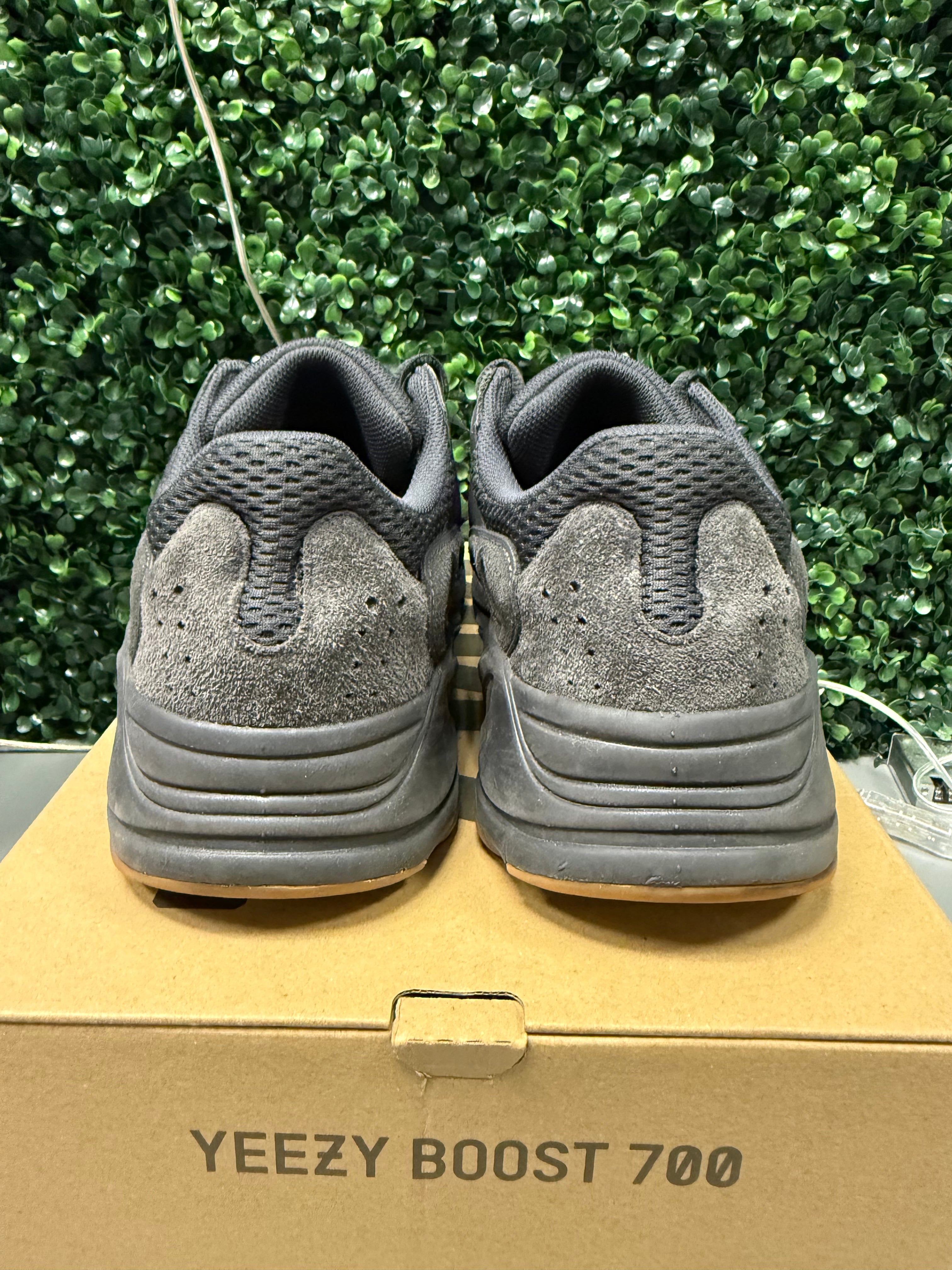 Yeezy 700 "Utility Black" Size 11 Preowned