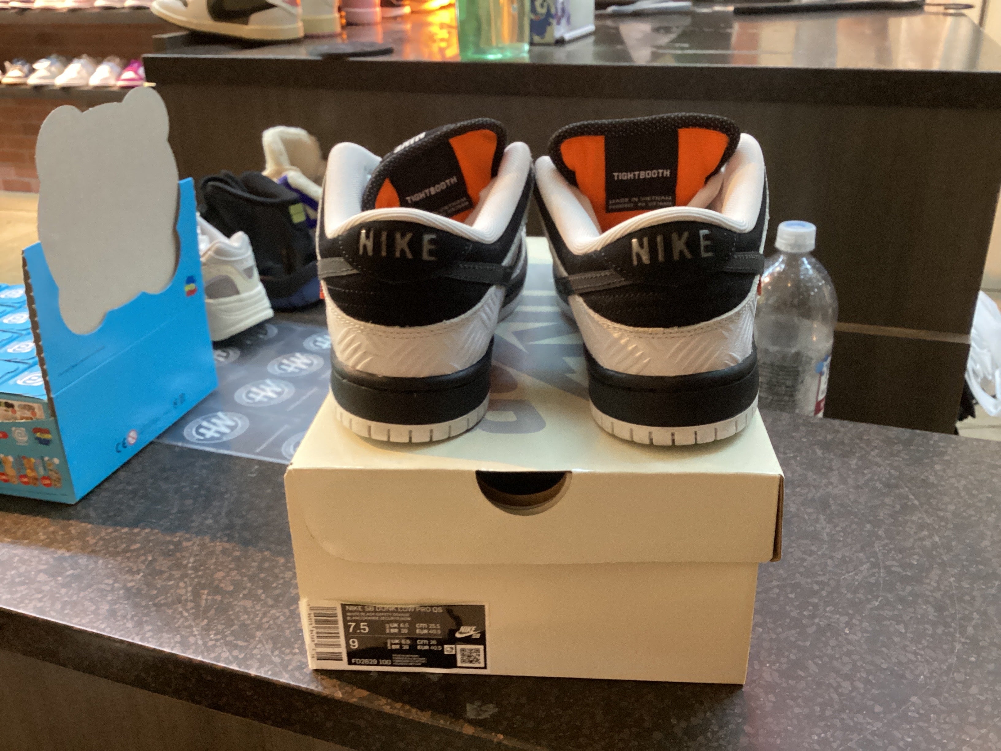 Nike SB Dunk Low “TIGHTBOOTH” Preowned Size 7.5