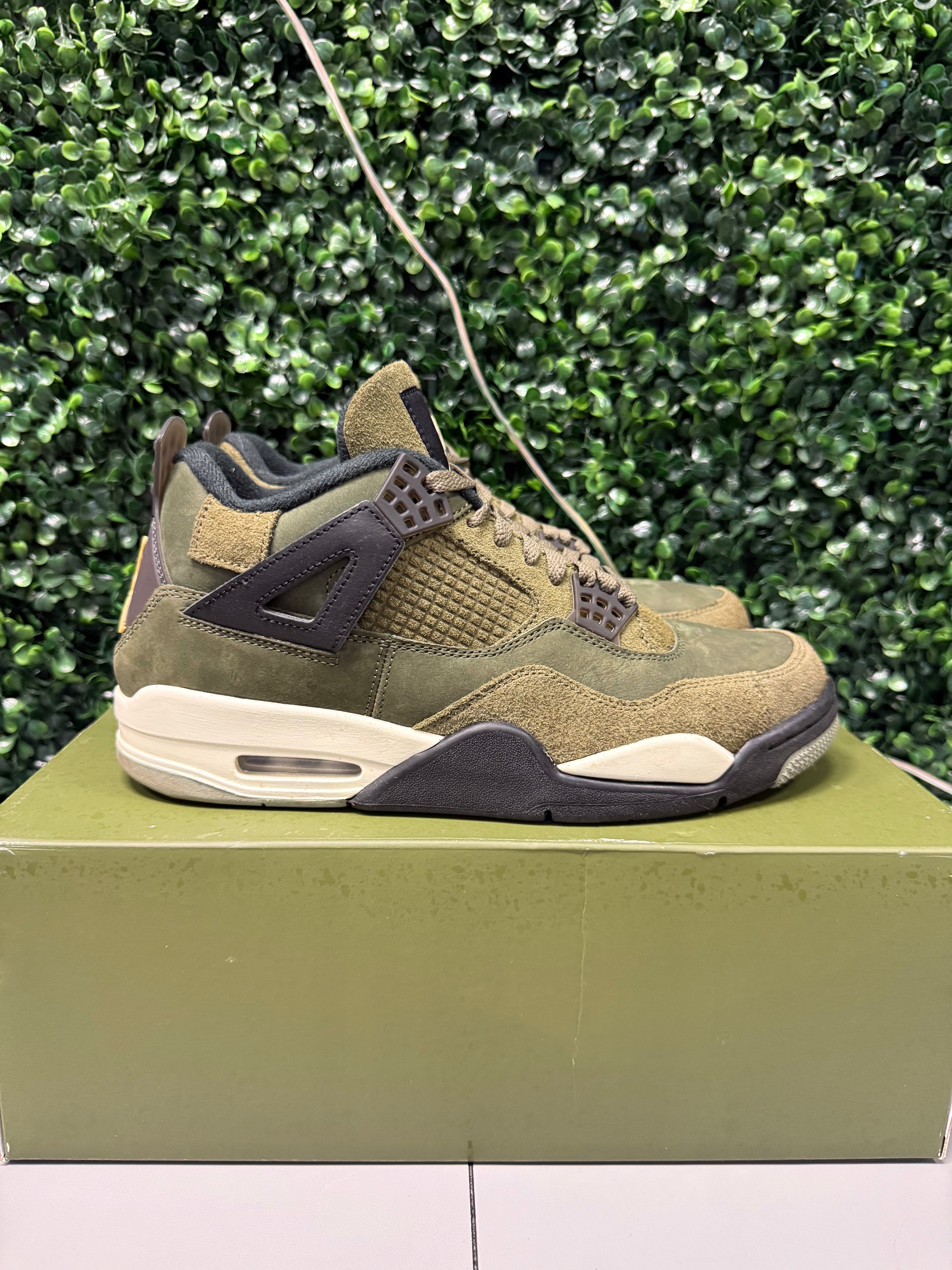 Jordan 4 "Craft Olive" Size 9.5 Preowned