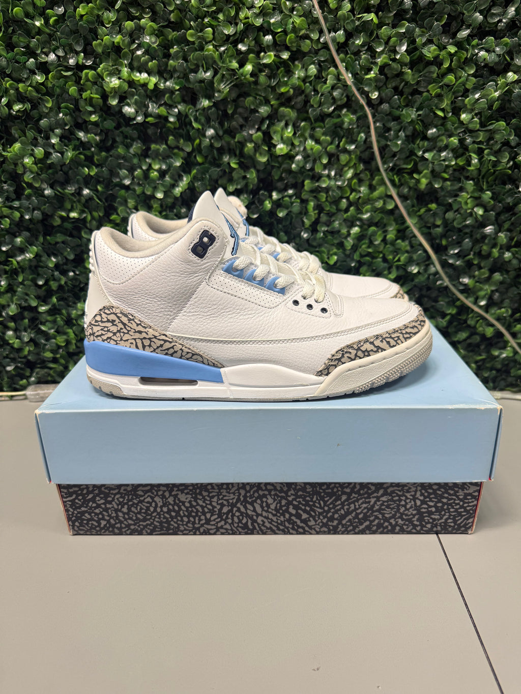 Jordan 3 Retro "UNC" Size 9 Preowned