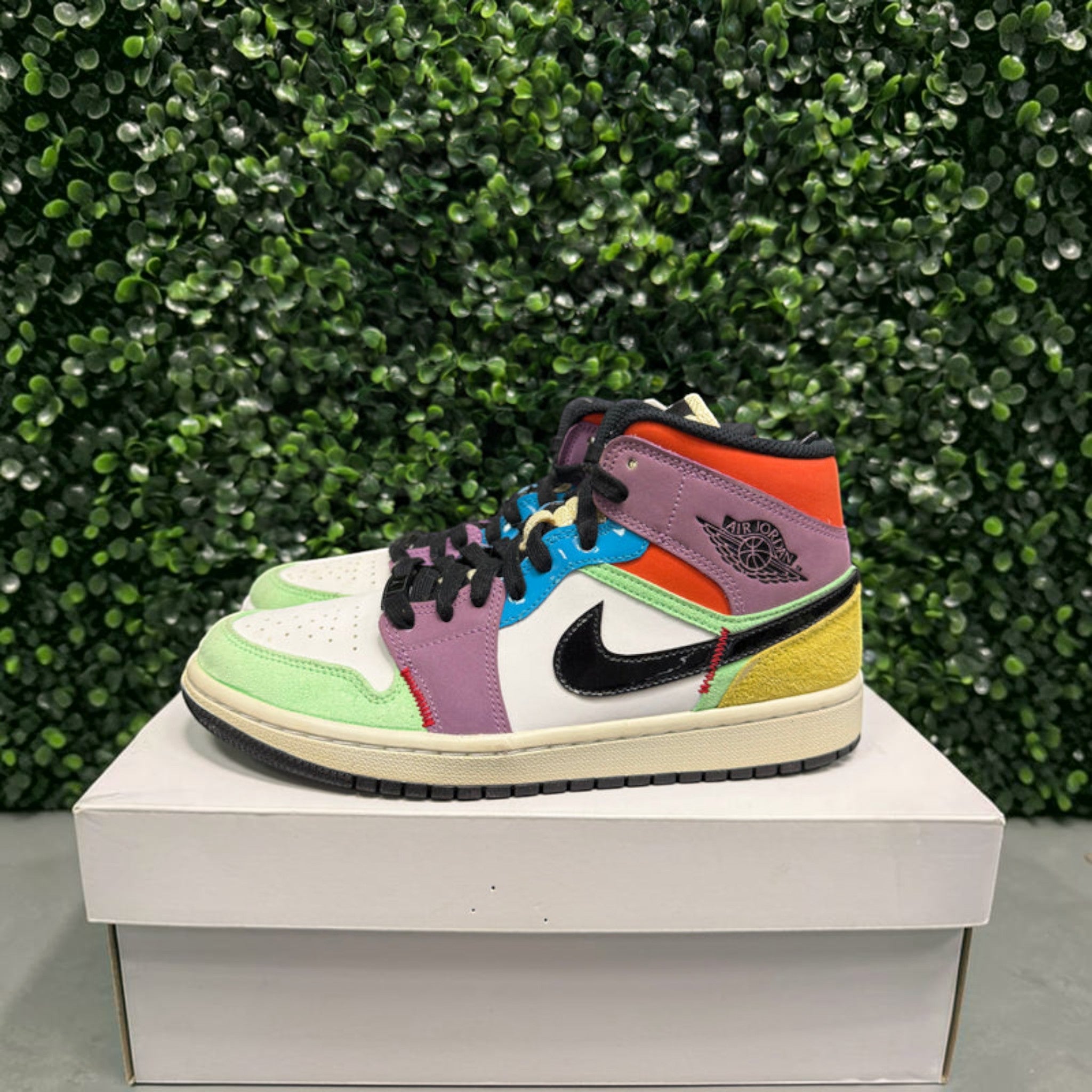 Jordan 1 Mid "Multi Color" Size 8.5W / 7Y Preowned