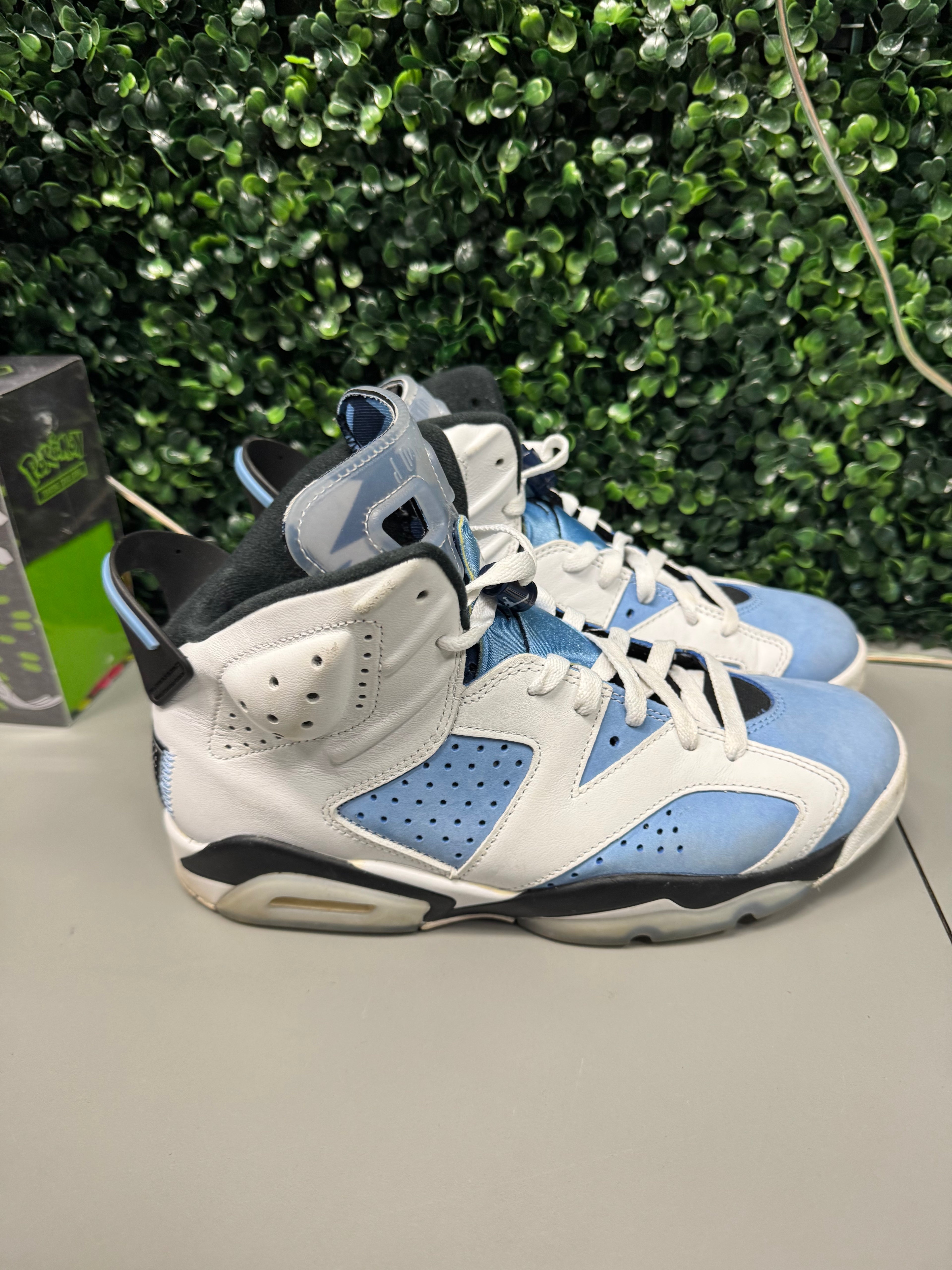 Jordan 6 "UNC" Size 8.5 Preowned