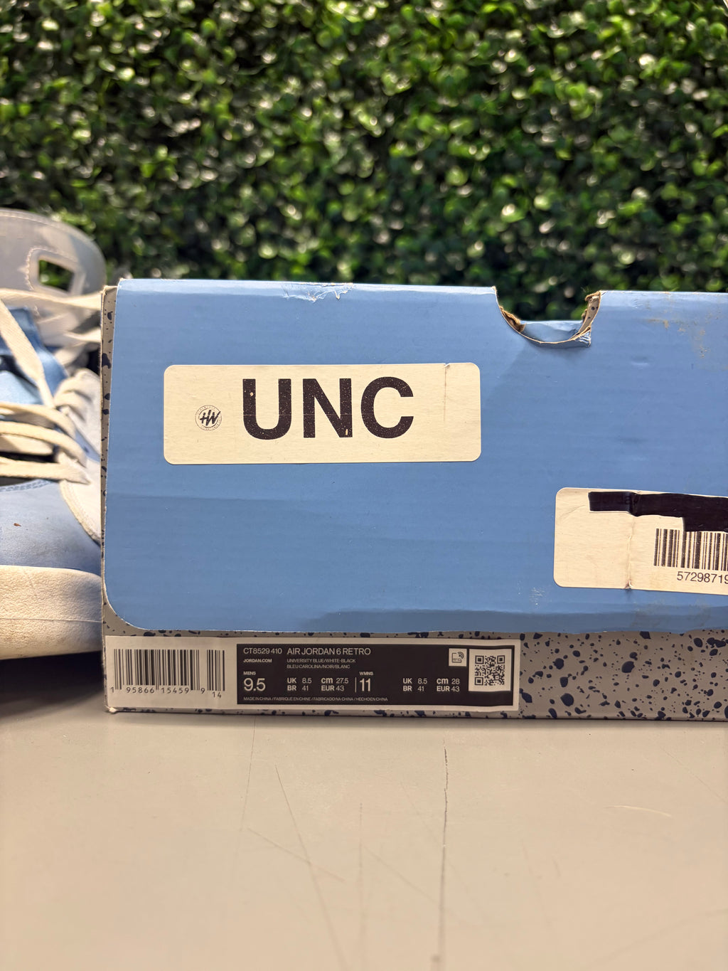 Jordan 6 "UNC" Size 9.5 Preowned