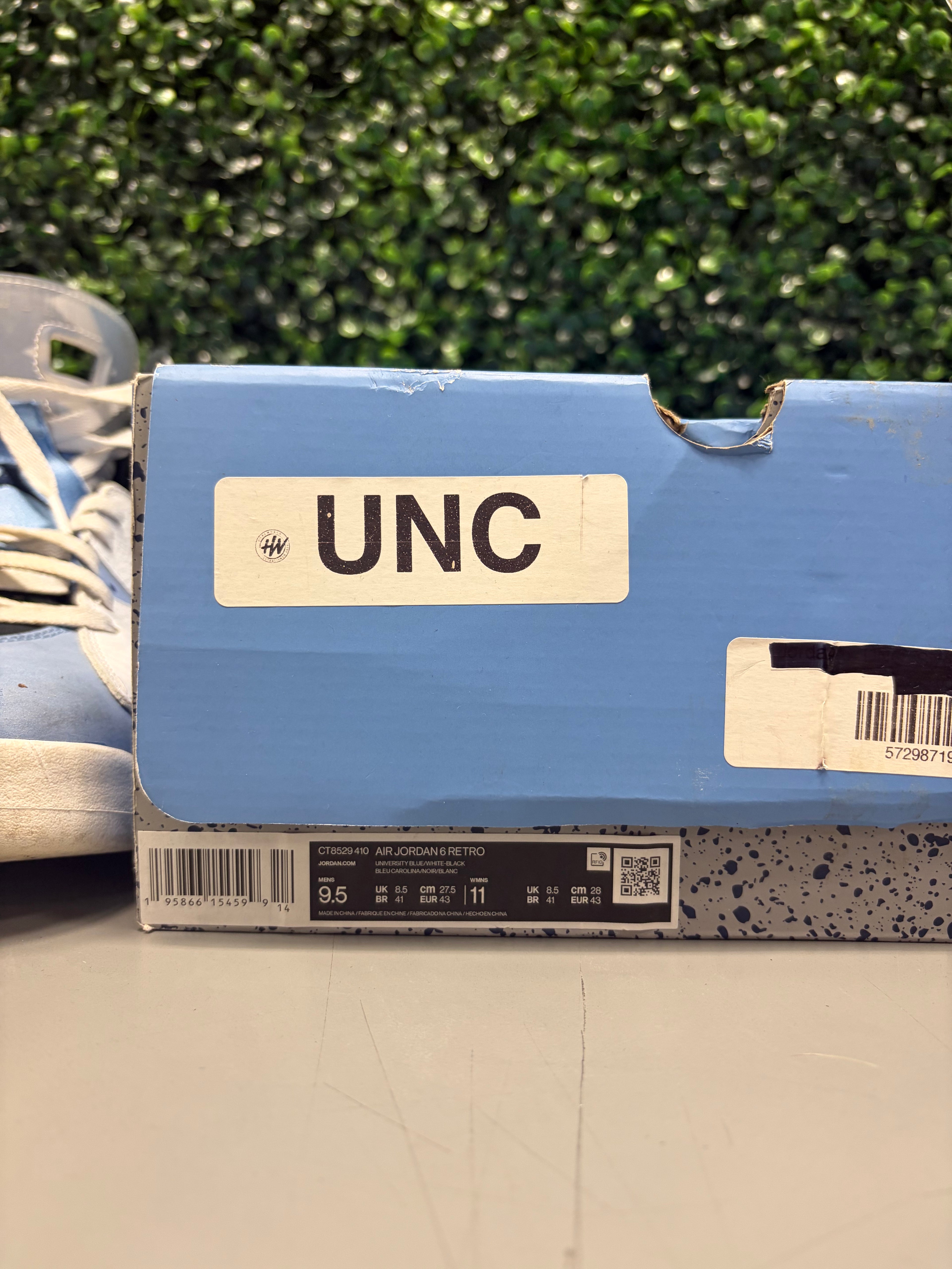 Jordan 6 "UNC" Size 9.5 Preowned