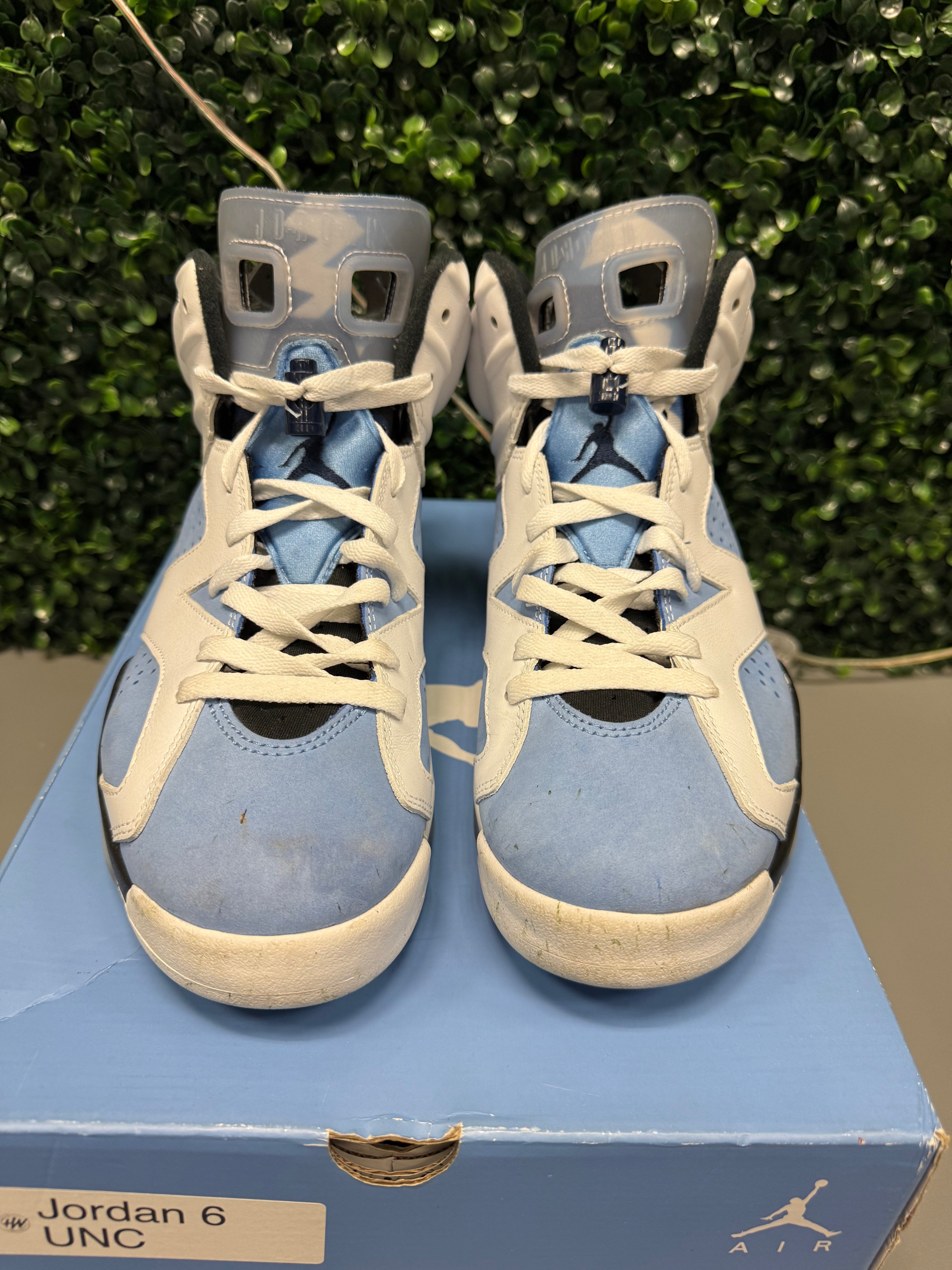 Jordan 6 "UNC" Size 9 Preowned