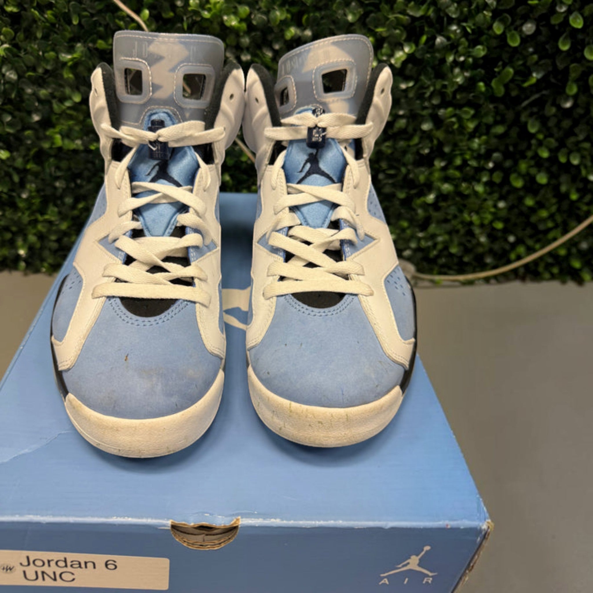 Jordan 6 "UNC" Size 9 Preowned