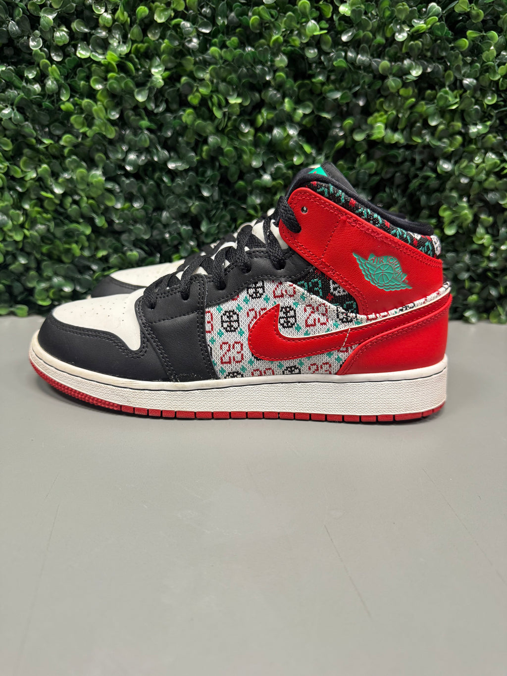 Jordan 1 Mid SE "Ugly Christmas Sweater" Size 6.5Y Preowned