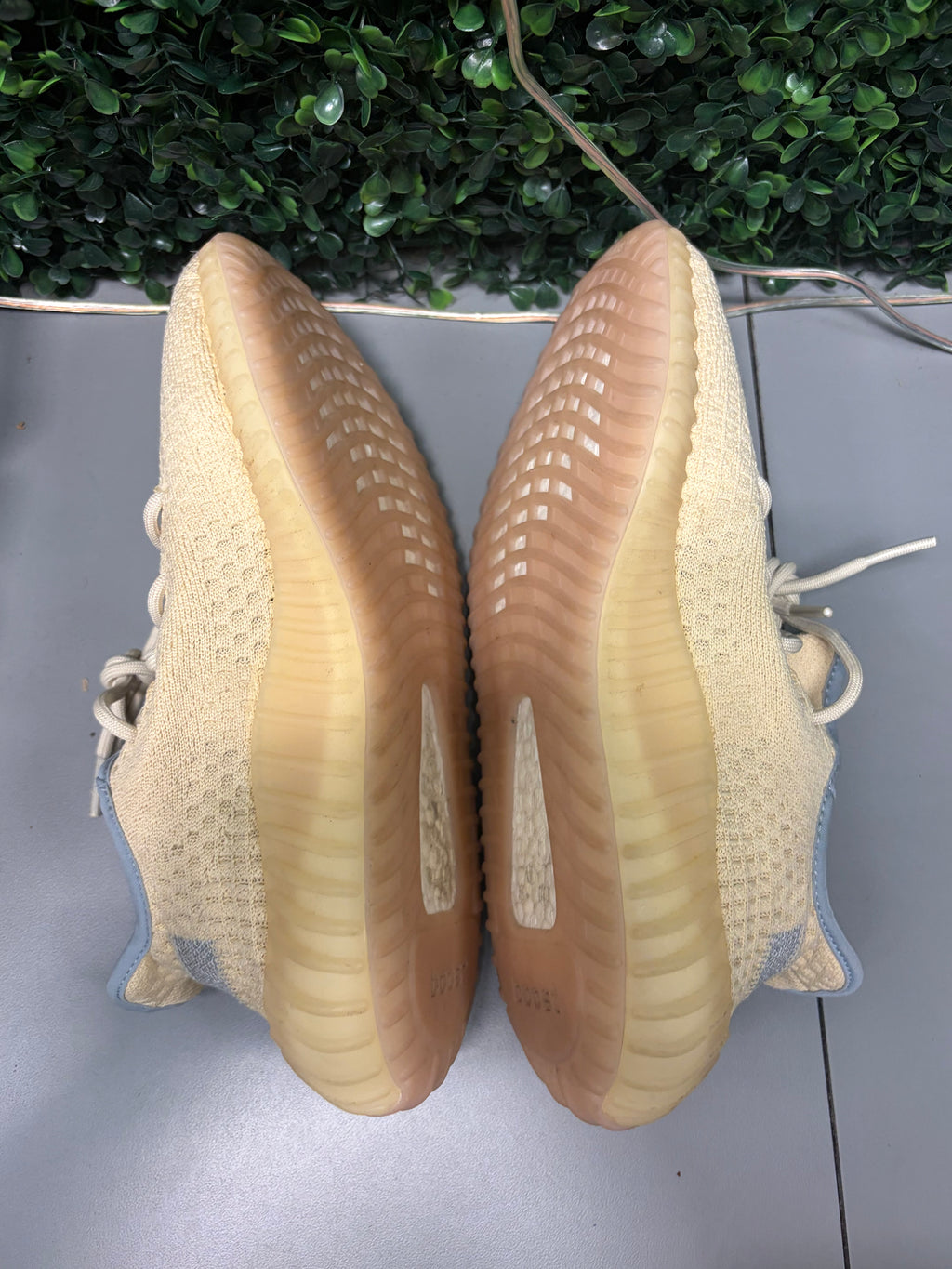 adidas Yeezy Boost 350 V2 "Linen" Size 9 Preowned