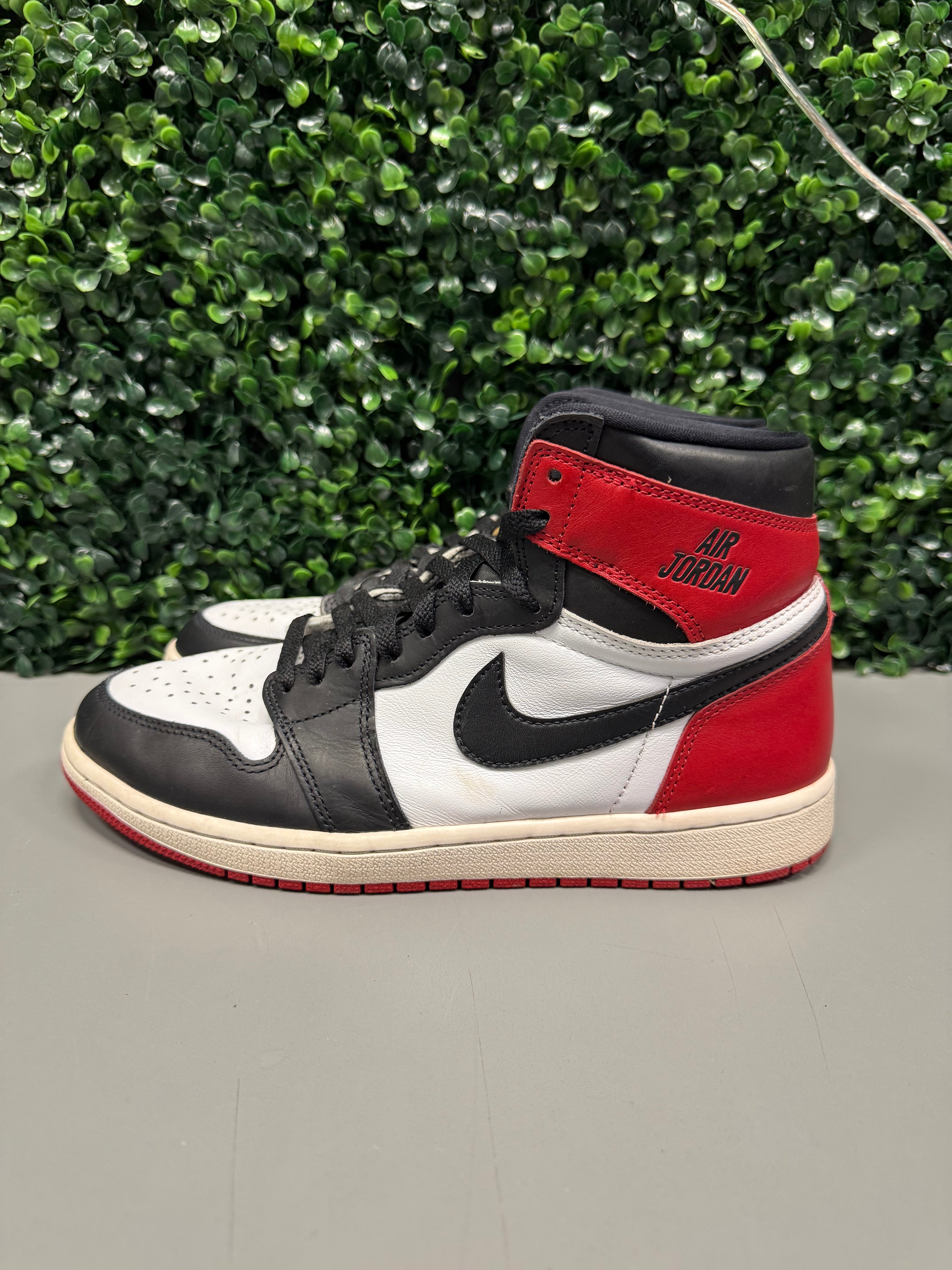 Jordan 1 High “Black Toe Reimagined” Size 8.5 Preowned
