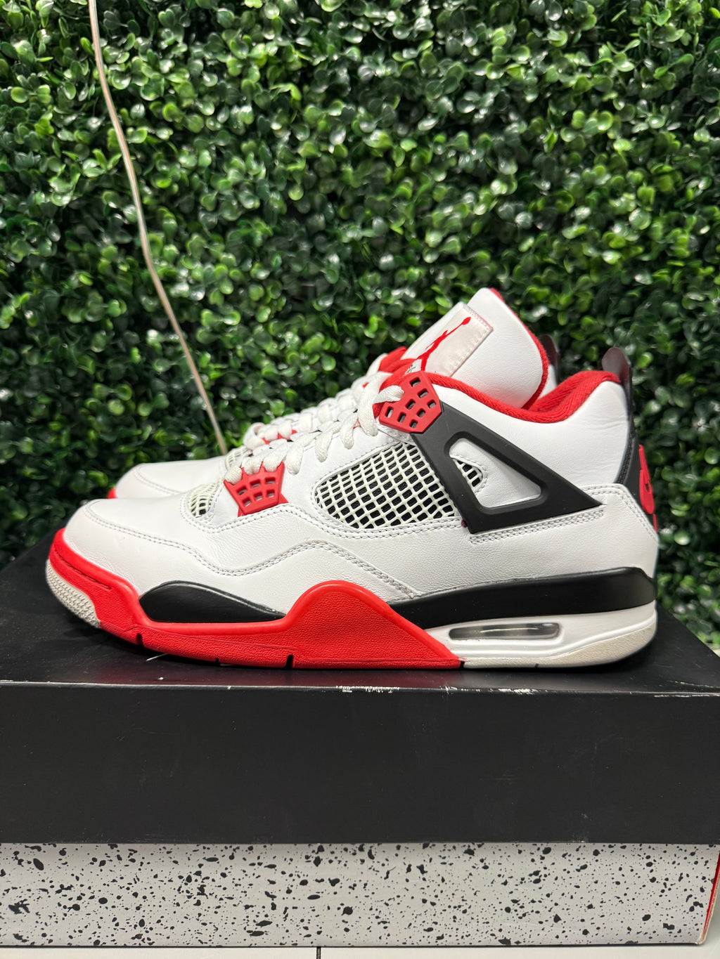 Jordan 4 "Fire Red" Size 10 Preowned