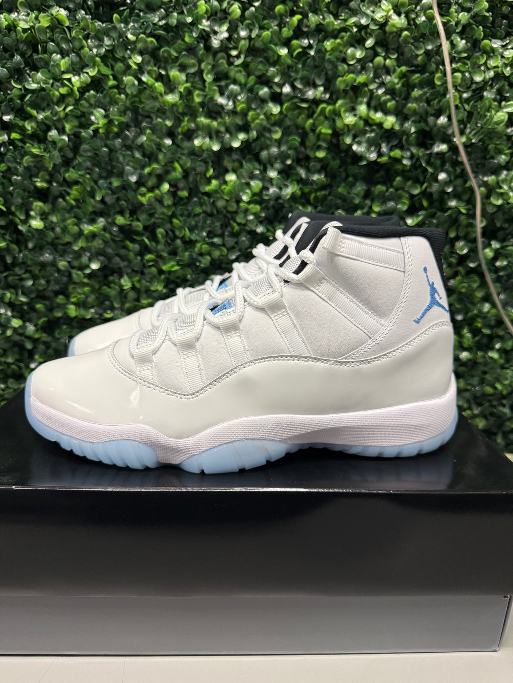 Jordan 11 High "Legend Blue" Size 10 Preowned