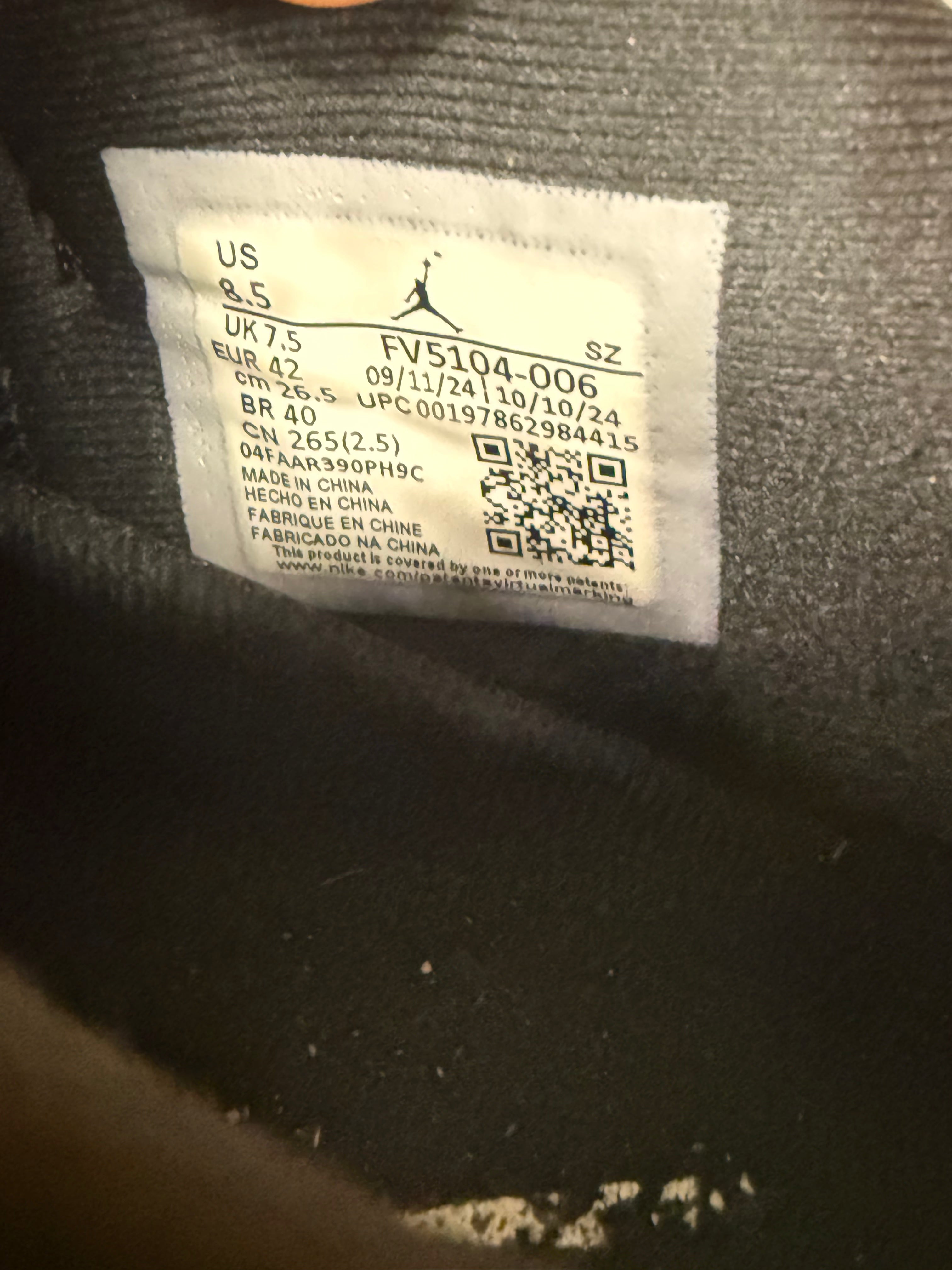 Jordan 11 Retro Low "Bred" Size 8.5 Preowned