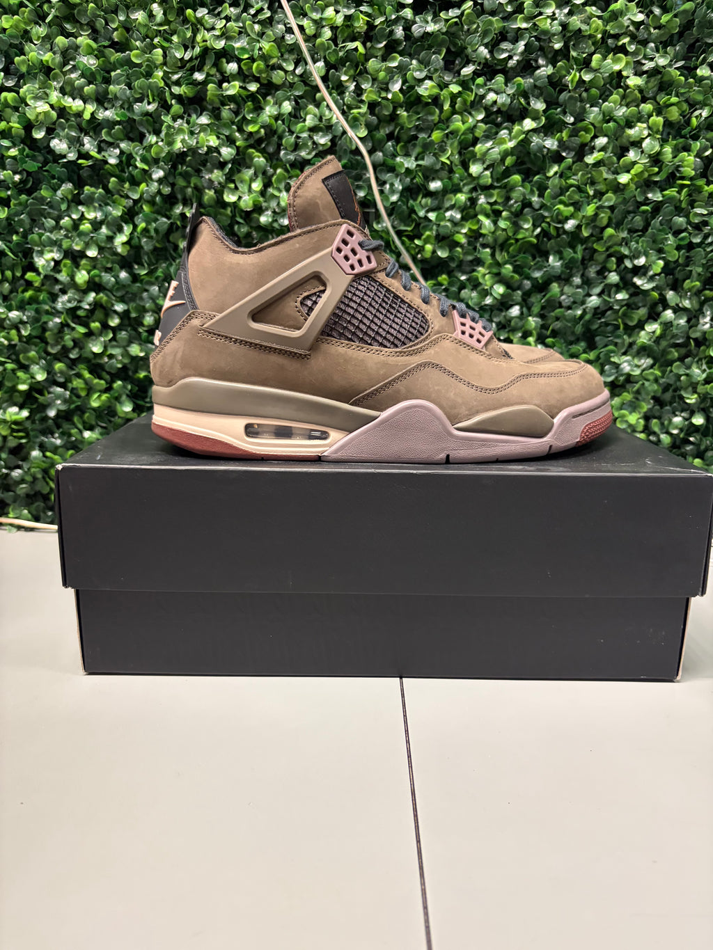 Jordan 4 Retro SP "A Ma Maniére Dark Mocha" Size 10.5 Preowned