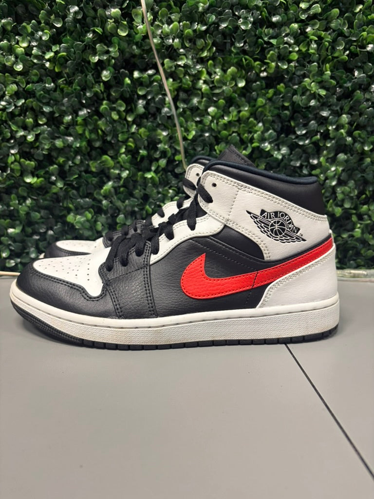 Jordan 1 Mid "Chile" Size 9.5 Preowned