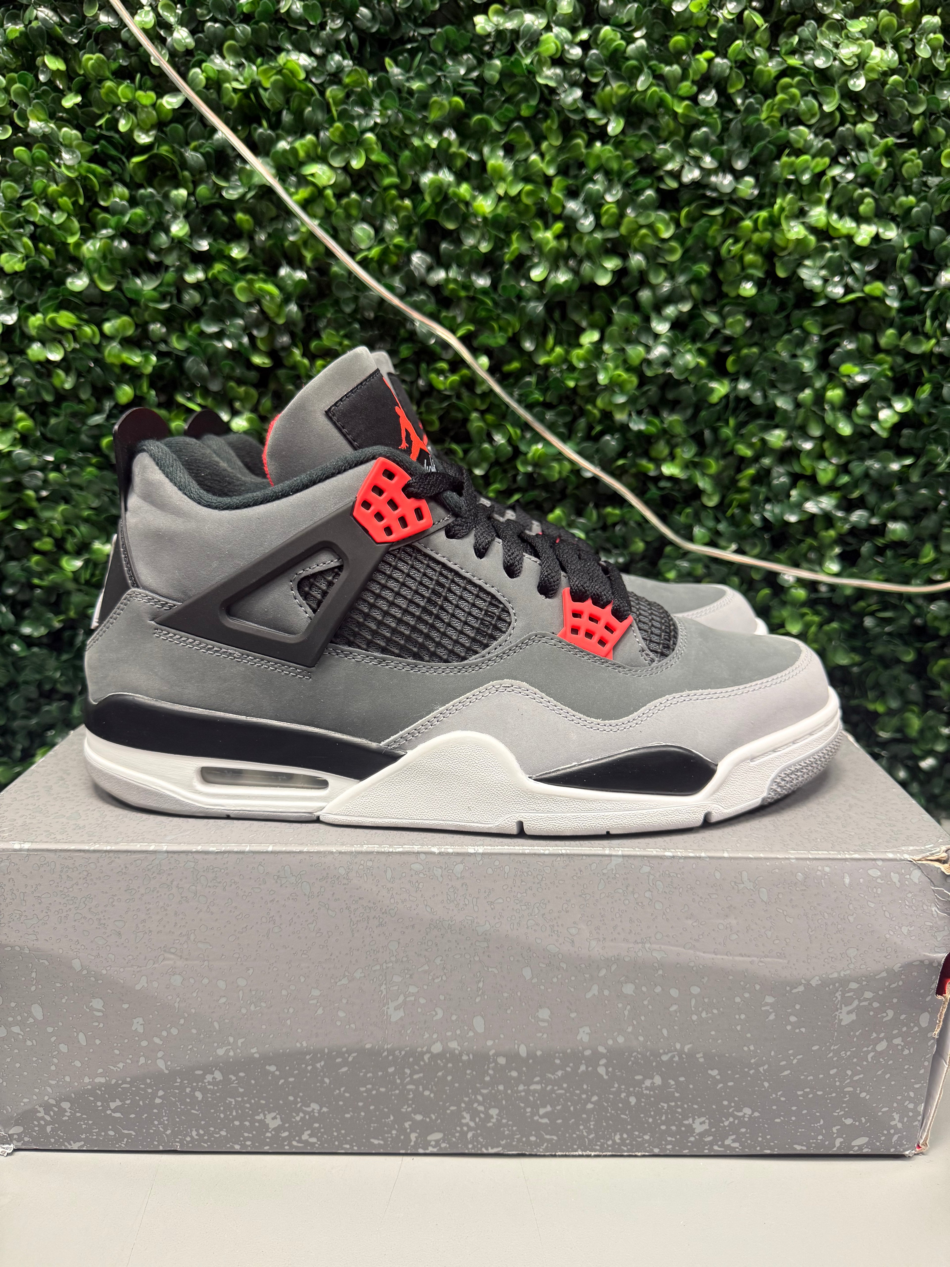 Jordan 4 "Infrared" Size 11 Preowned