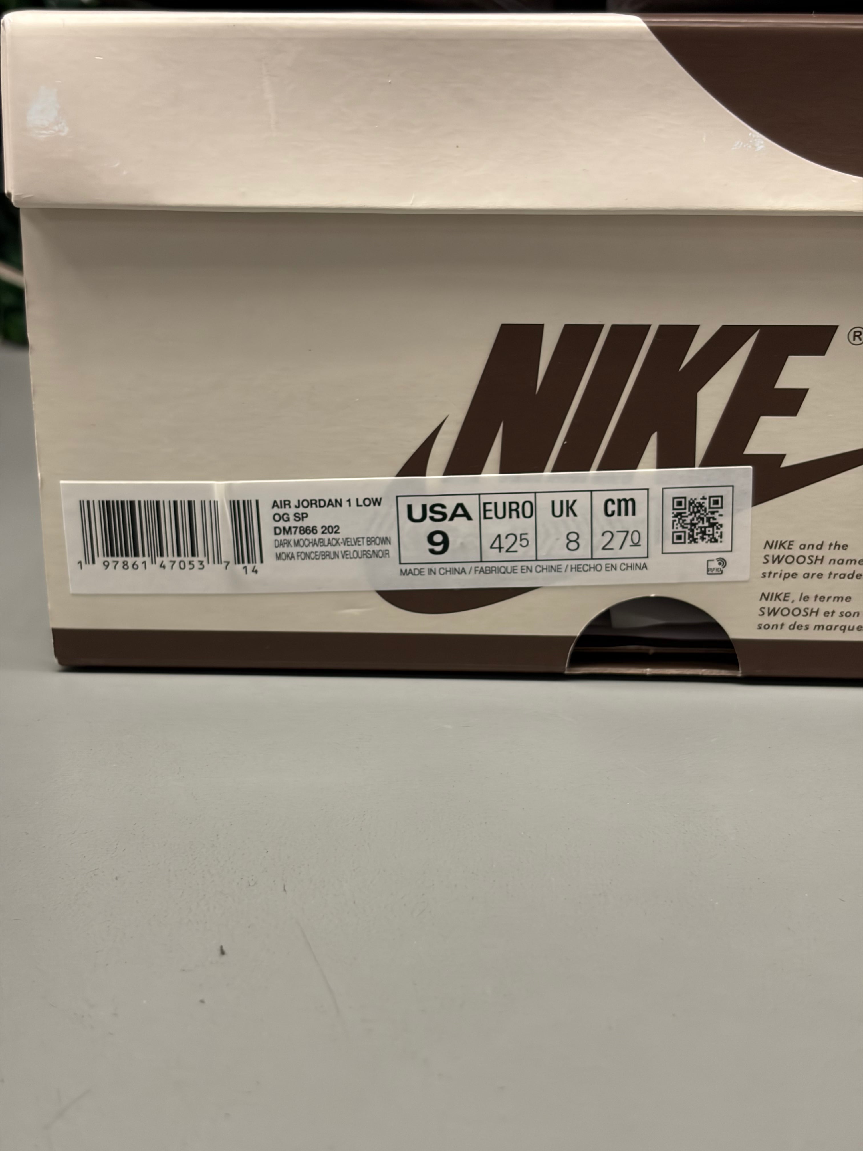 Jordan 1 Retro Low OG SP Travis Scott "Velvet Brown" Size 9 Preowned