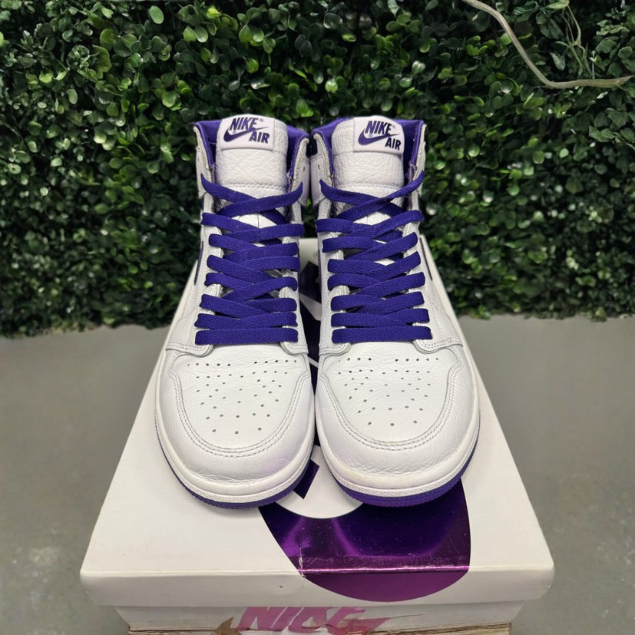 Jordan 1 High “Court Purple" Size 8.5 Preowned