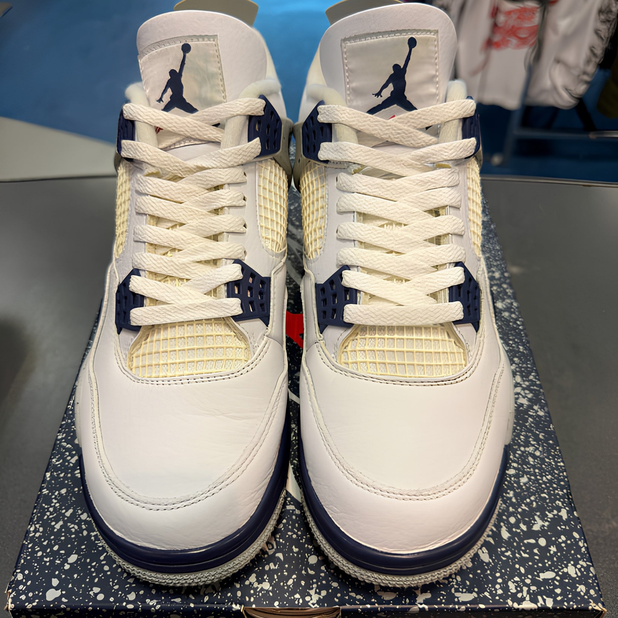 Jordan 4 Retro "Midnight Navy" Size 9.5 Preowned