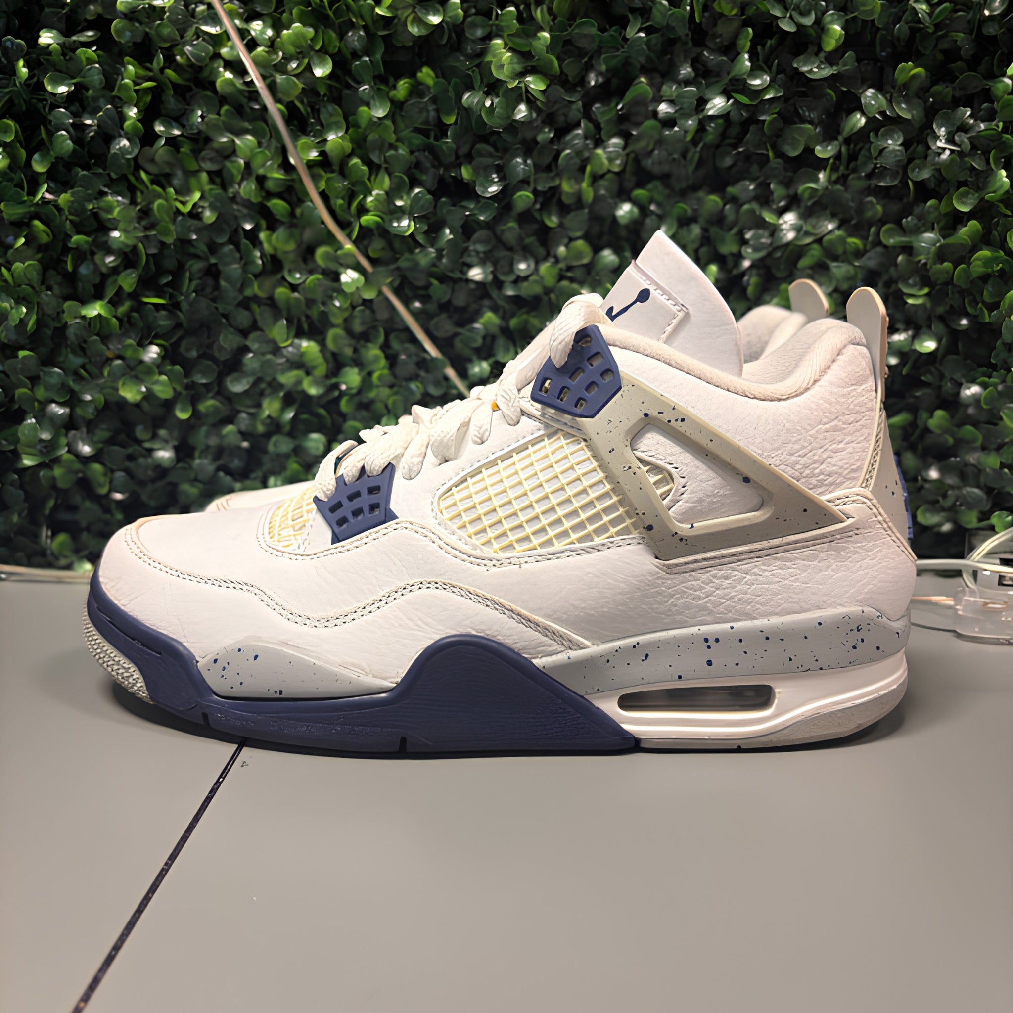 Jordan 4 Retro "Midnight Navy" Size 8 Preowned (NO BOX)