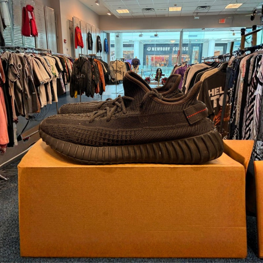 adidas Yeezy Boost 350 V2 'Black' (Non-Reflective) Size 10 Preowned