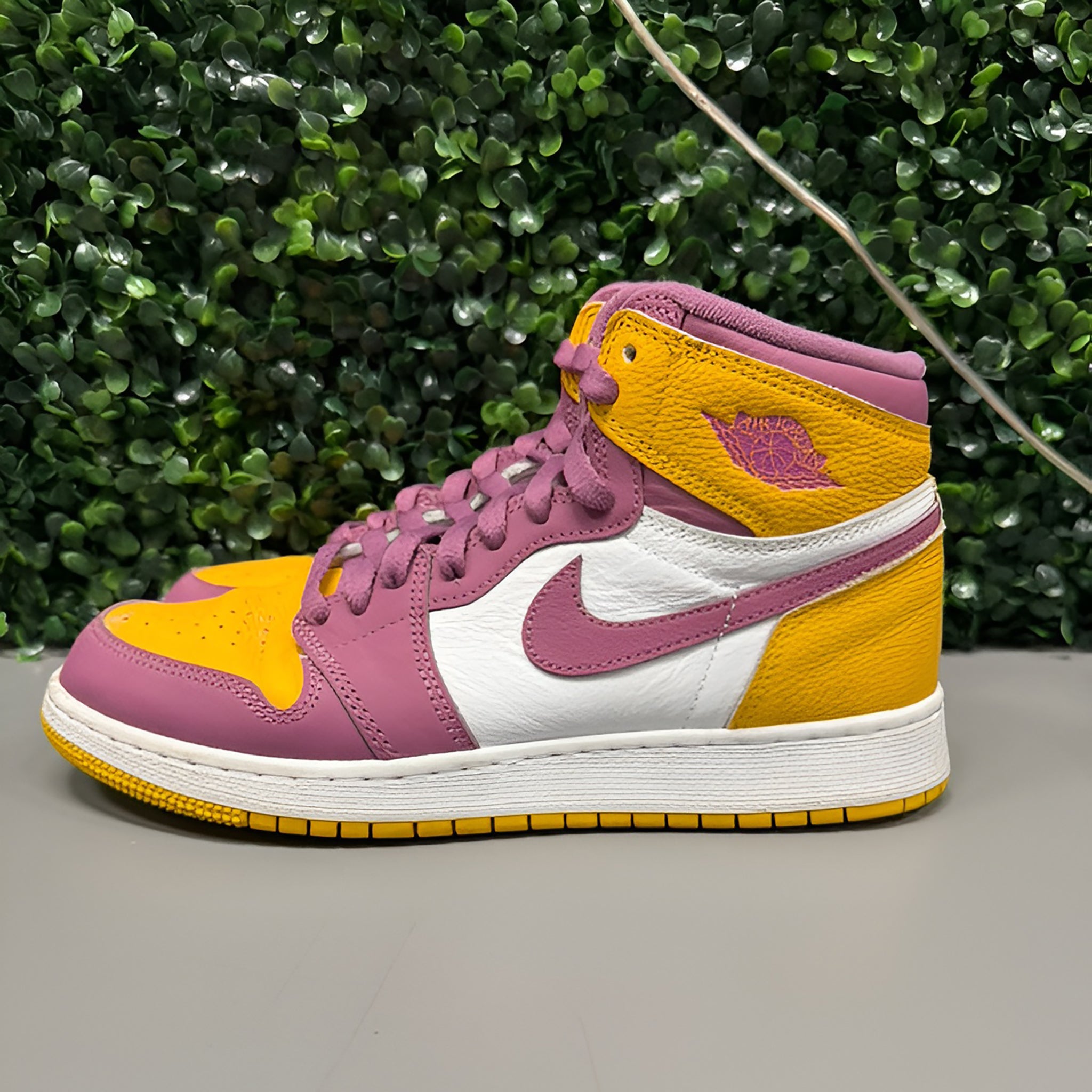 Jordan 1 High "Brotherhood" Size 7Y Preowned