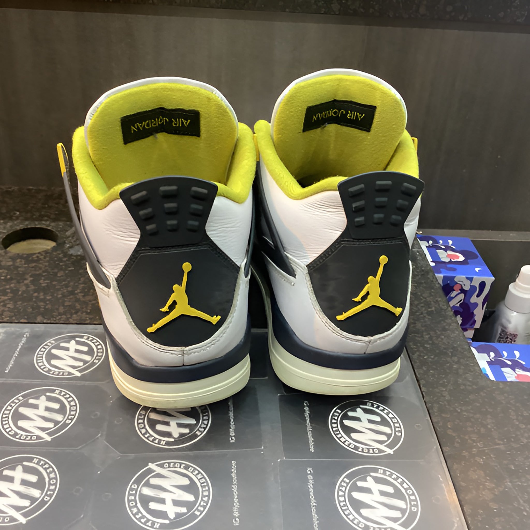 JORDAN 4 “Vivid Sulfur” Size 11W/9.5M PRE OWNED