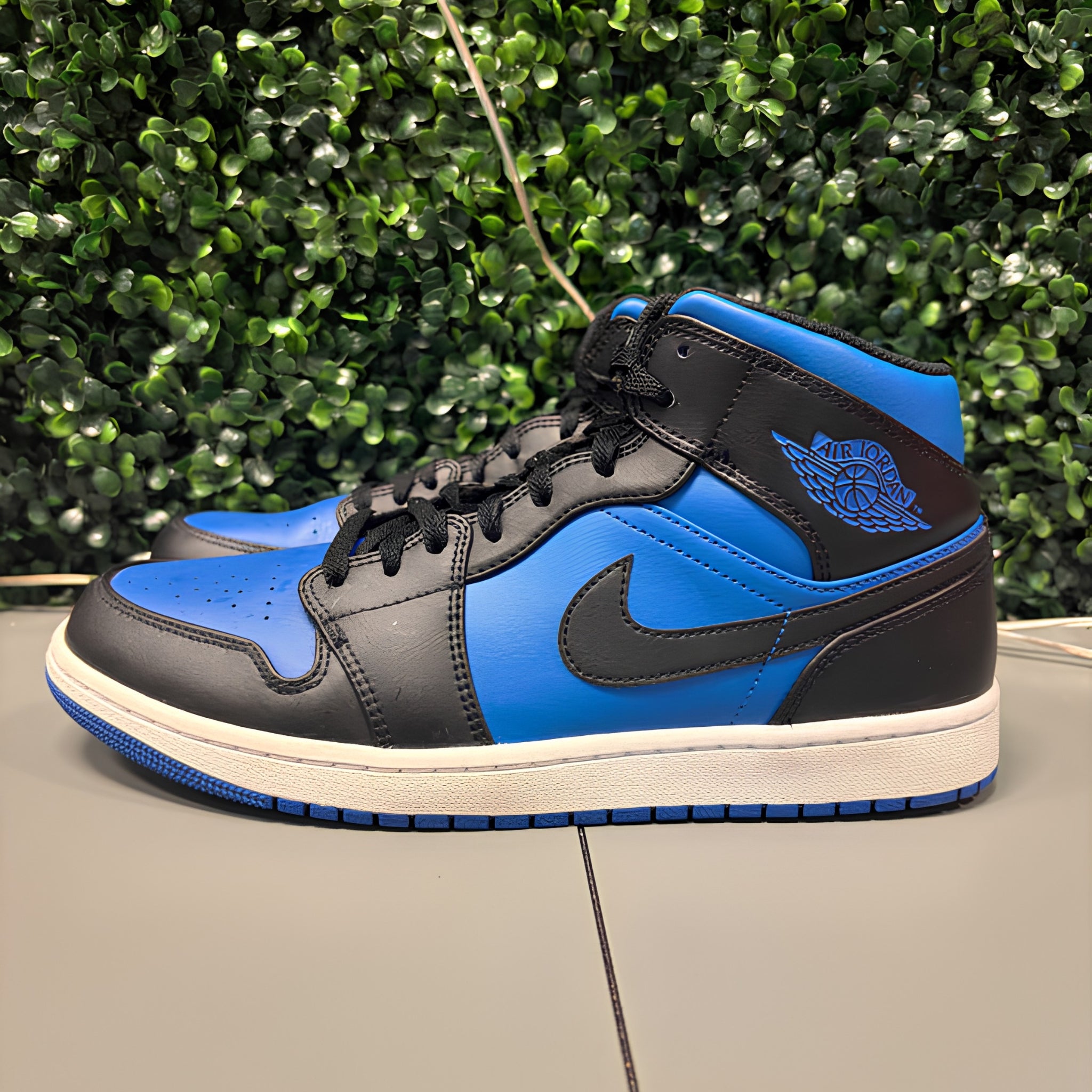 Jordan 1 Mid "Black Royal Blue" Size 10 Preowned (NO BOX)
