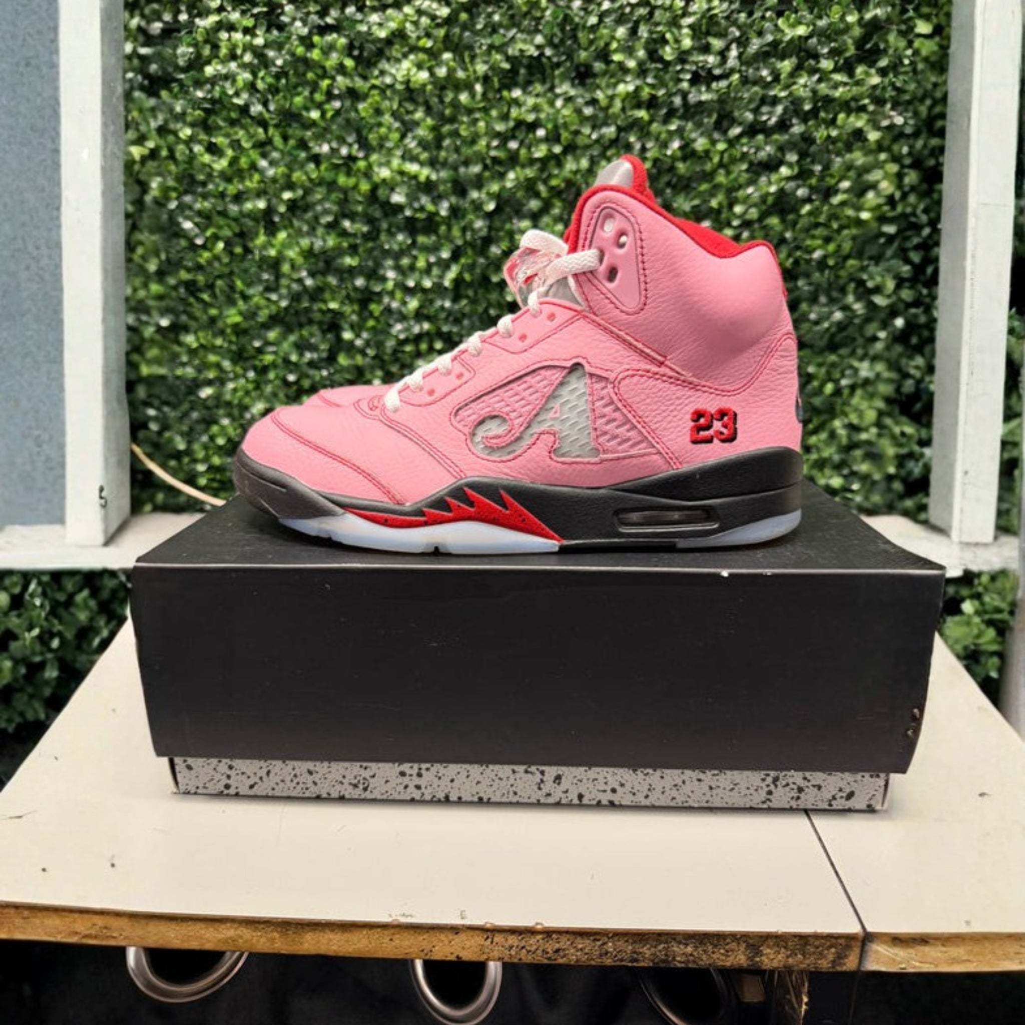 Jordan 5 Retro "Awake NY" Arctic Pink Size 9.5 Preowned