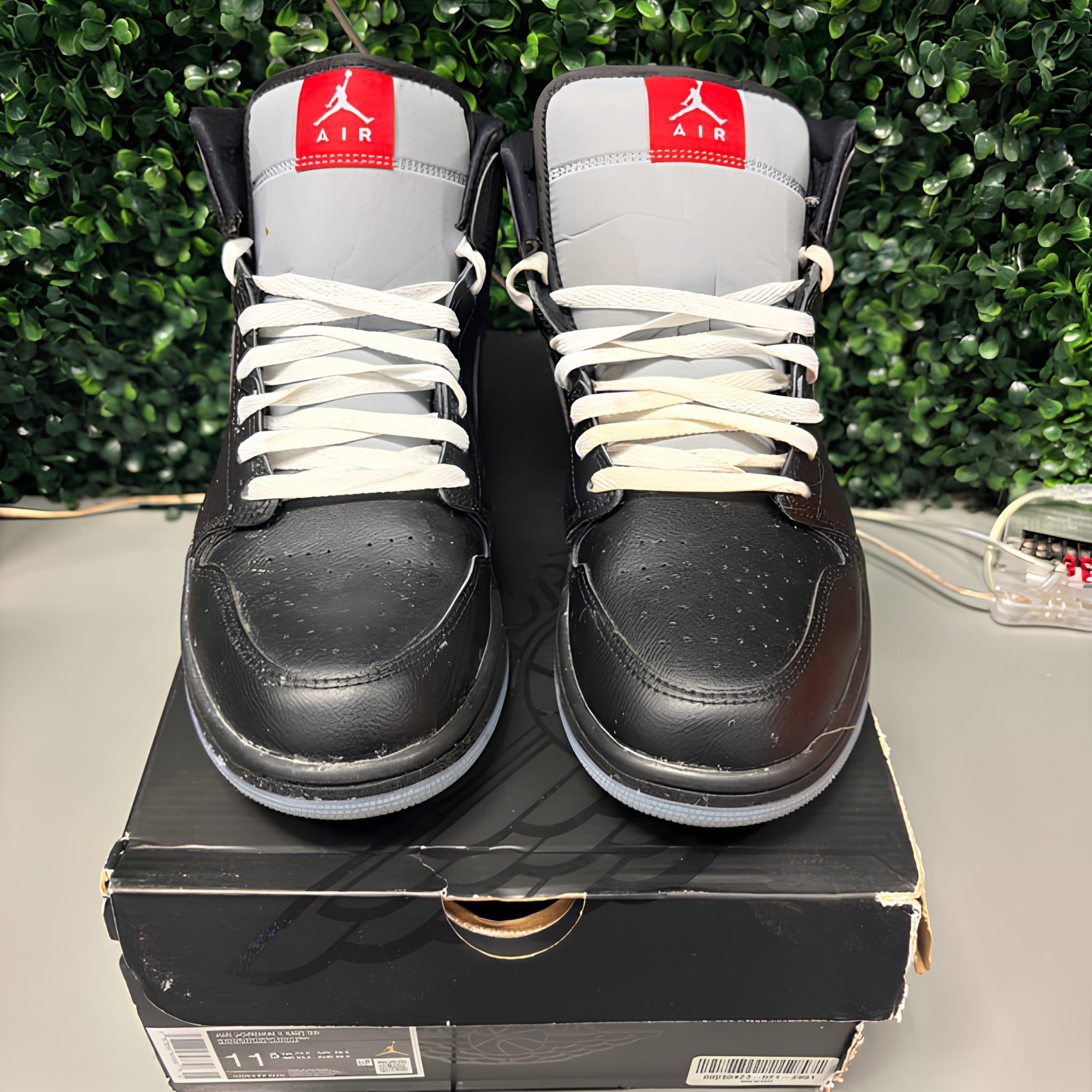 Jordan 1 Mid SE "Black Metallic Reimagined" Size 11.5 Preowned