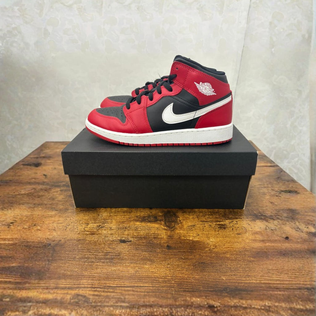 Jordan 1 Mid “Gym Red Black White” Size 7Y Preowned
