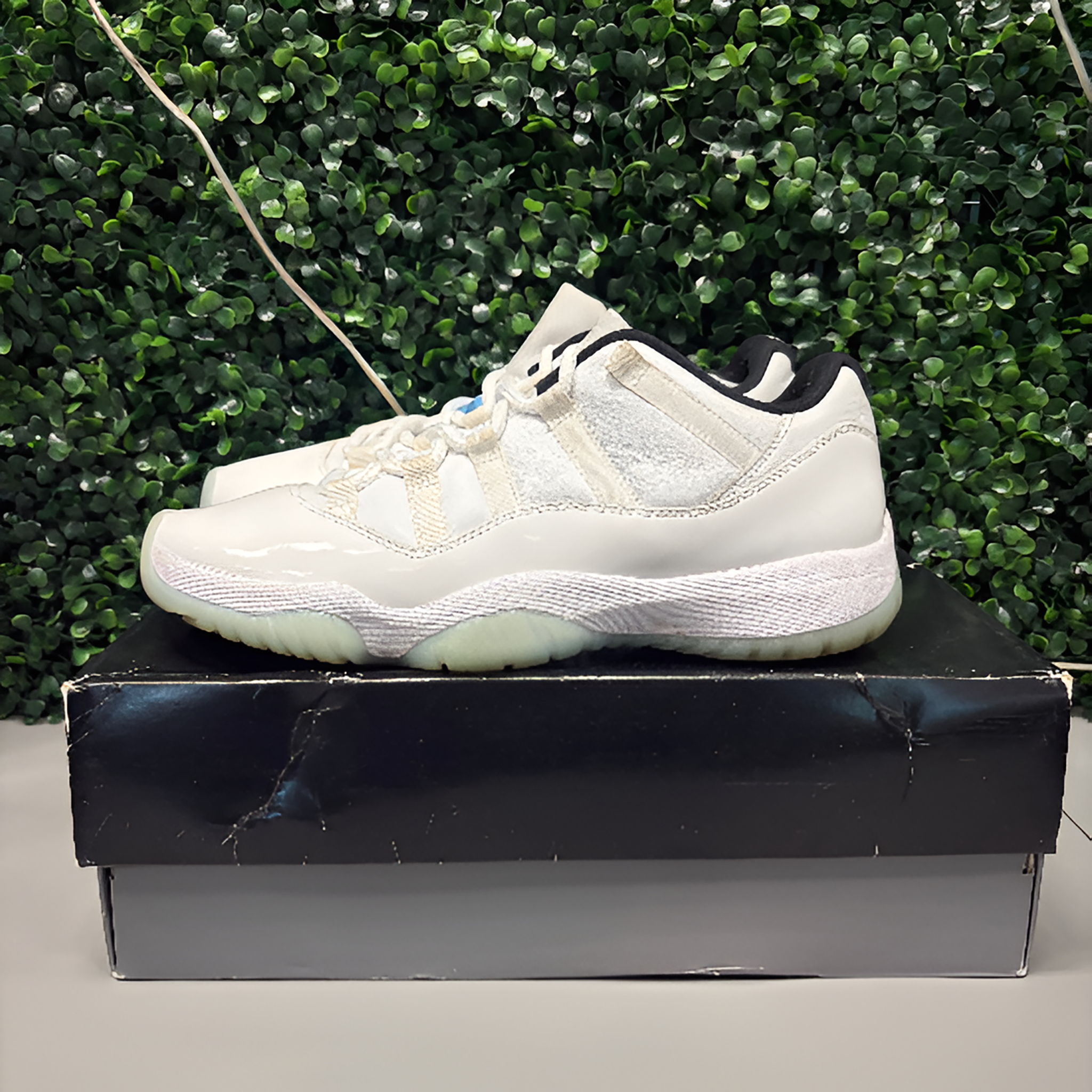 Jordan 11 Retro Low "Legend Blue" Size 9.5 Preowned