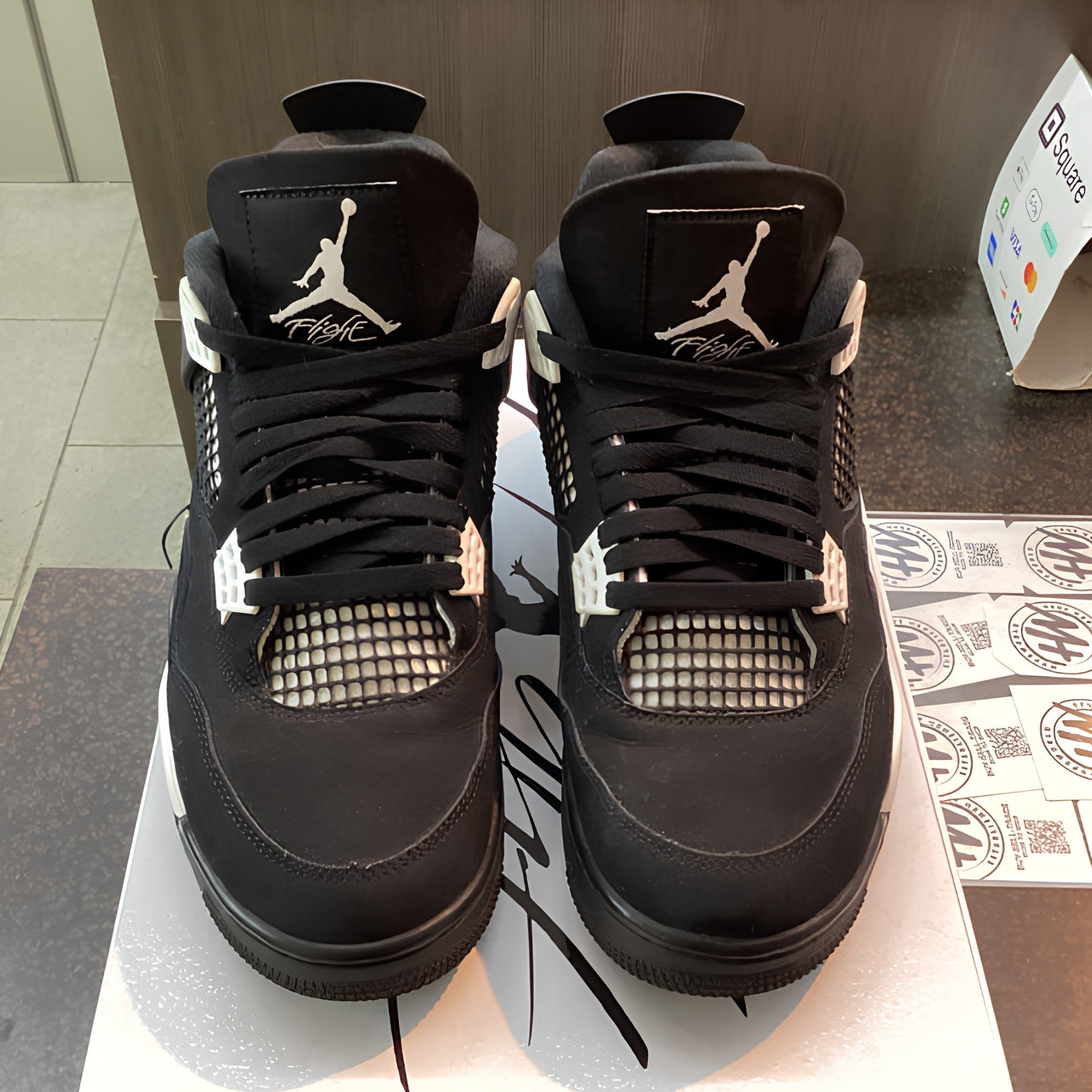 Jordan 4 “White Thunder” Preowned Size 9.5
