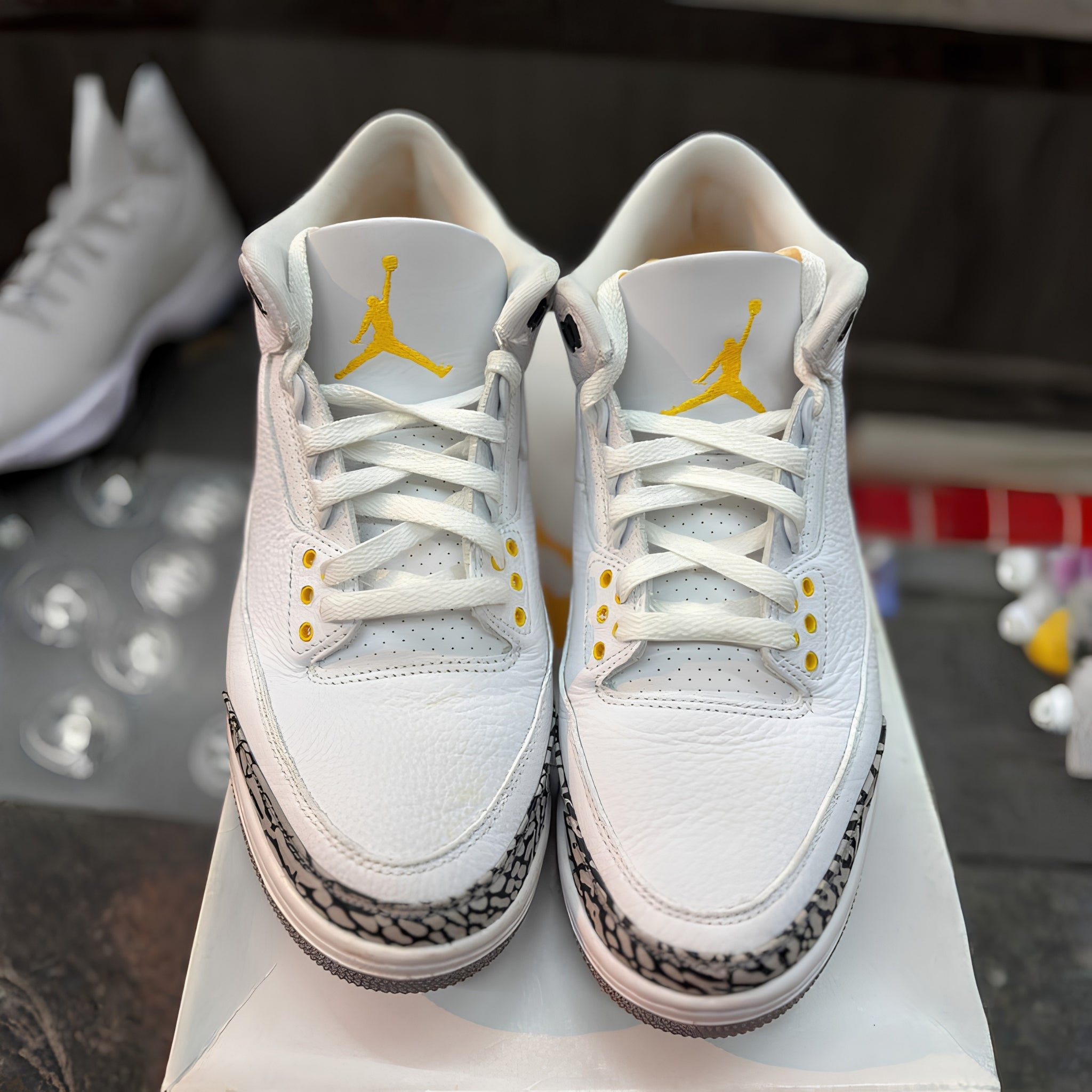 Jordan 3 "Laser Orange" (Women's) Size 11W/9.5M Preowned