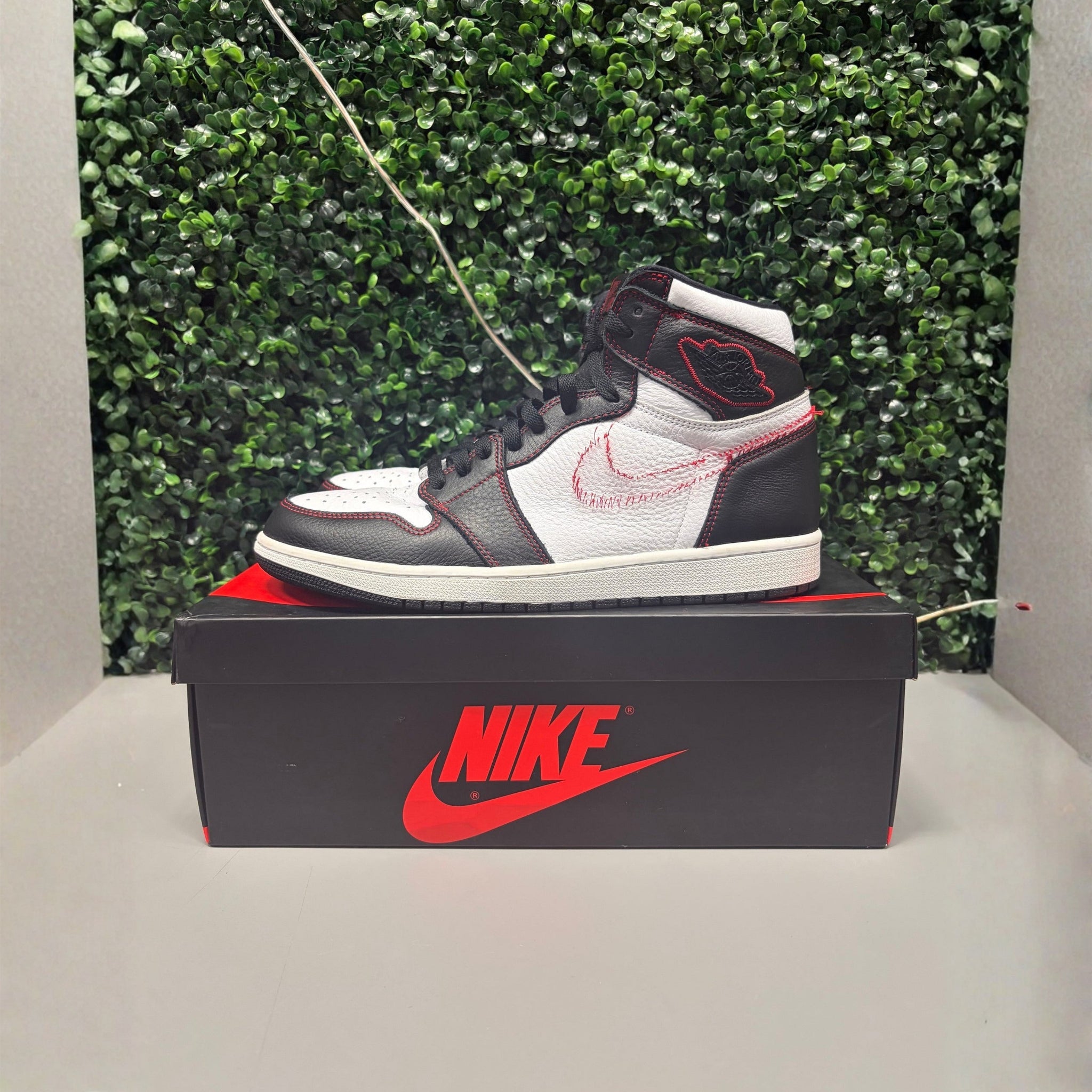 Jordan 1 Retro High "Defiant" Size 11 Preowned