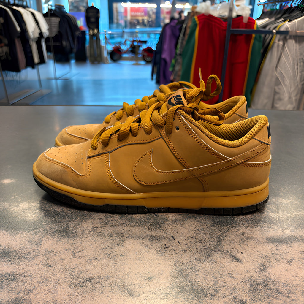 Nike Dunk Low SE "Wheat Gum" Preowned Size 8.5 No Box
