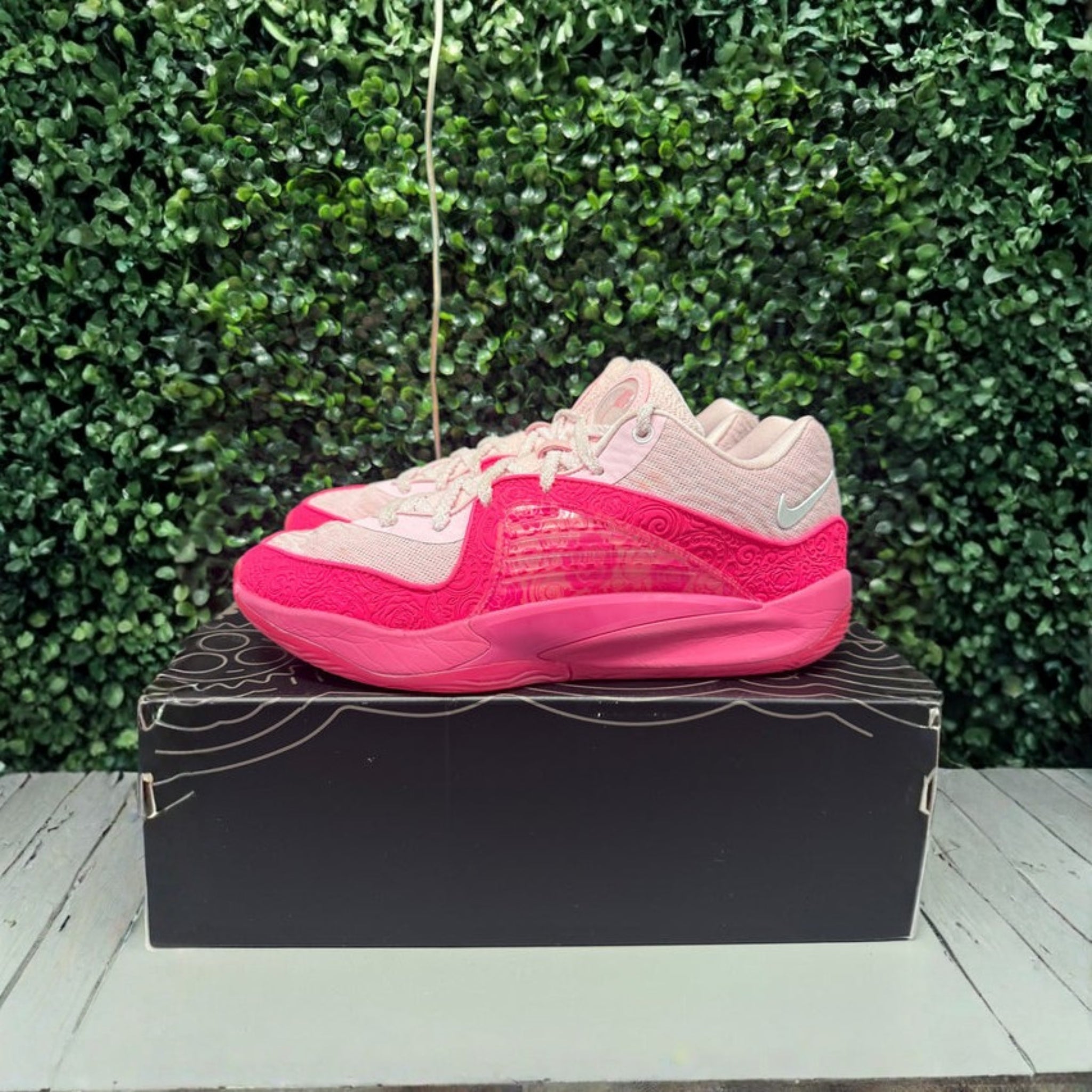 Nike KD 16 "Aunt Pearl" Size 10.5 Preowned