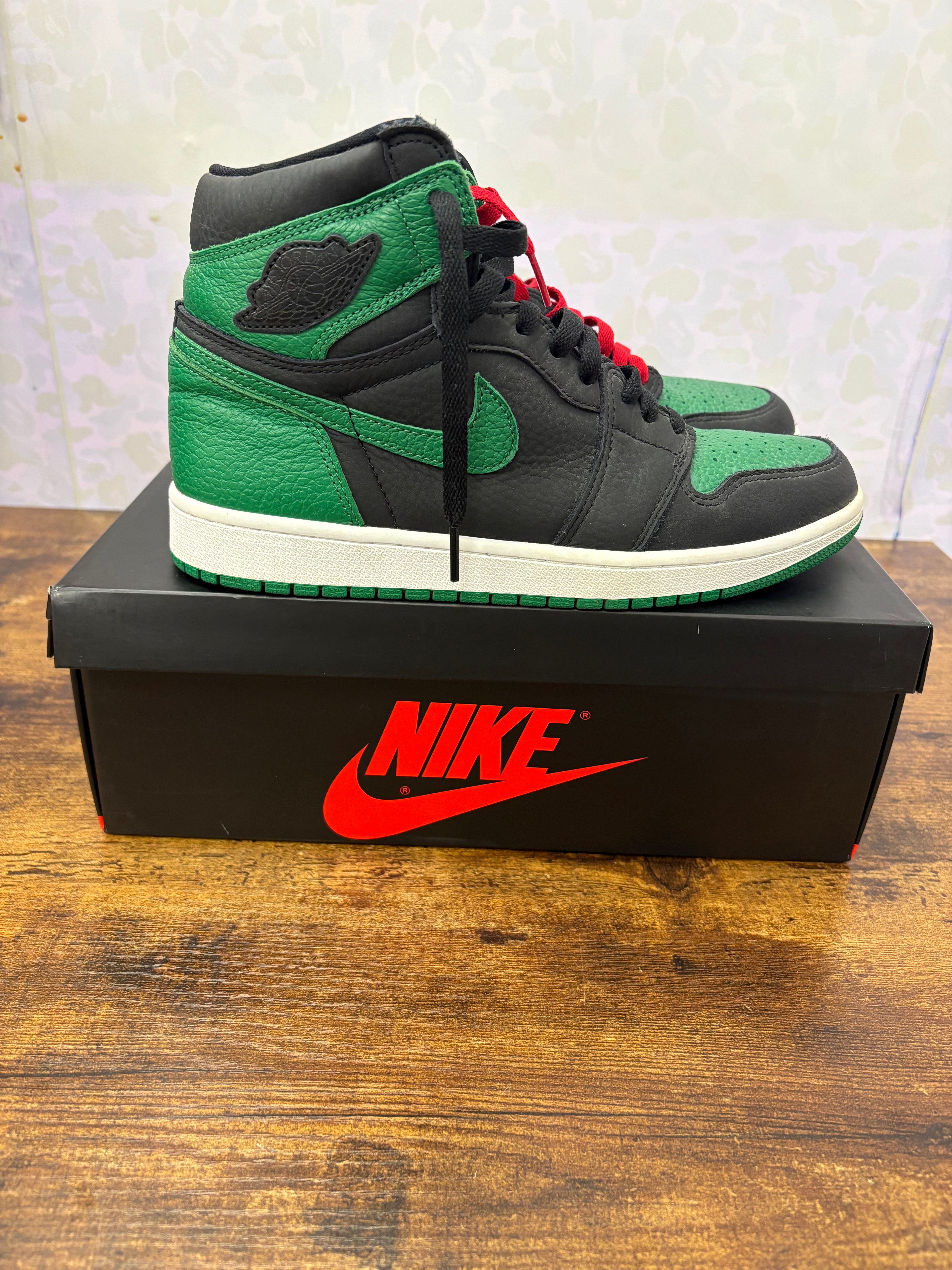 Jordan 1 “Pine Green Black” Size 8.5 Preowned