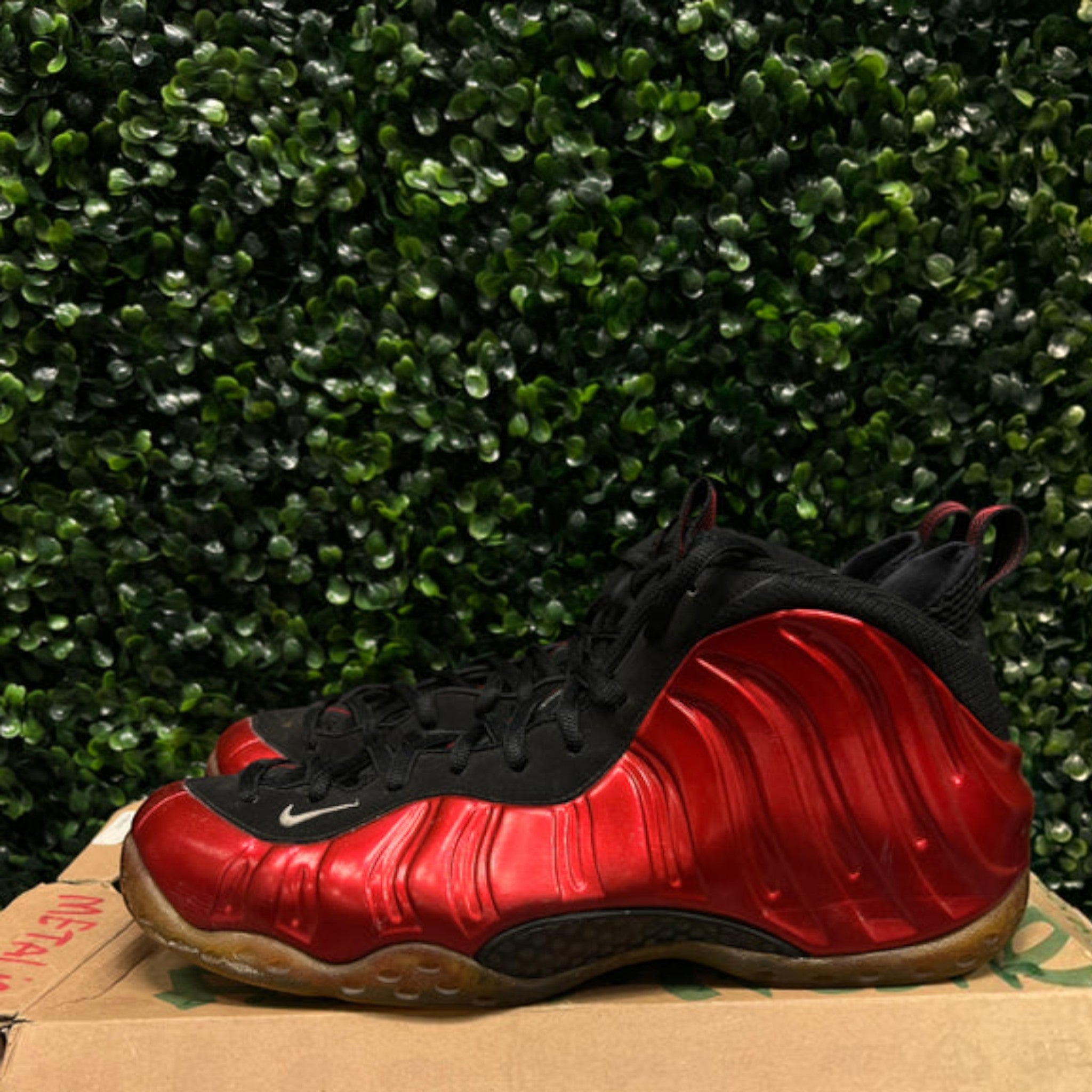 Nike Air Foamposite One "Red Metallic" Size 11.5 Preowned
