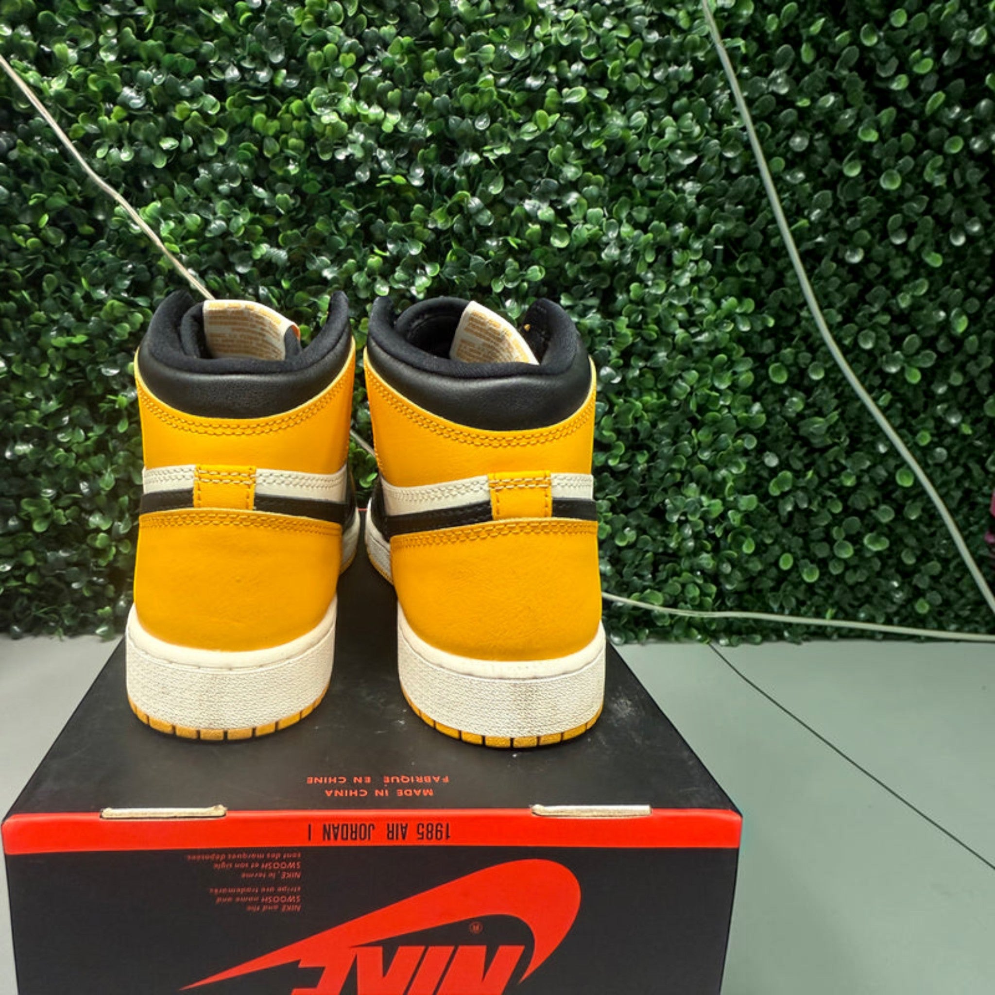 Jordan 1 High "Taxi" Size 5.5Y Preowned