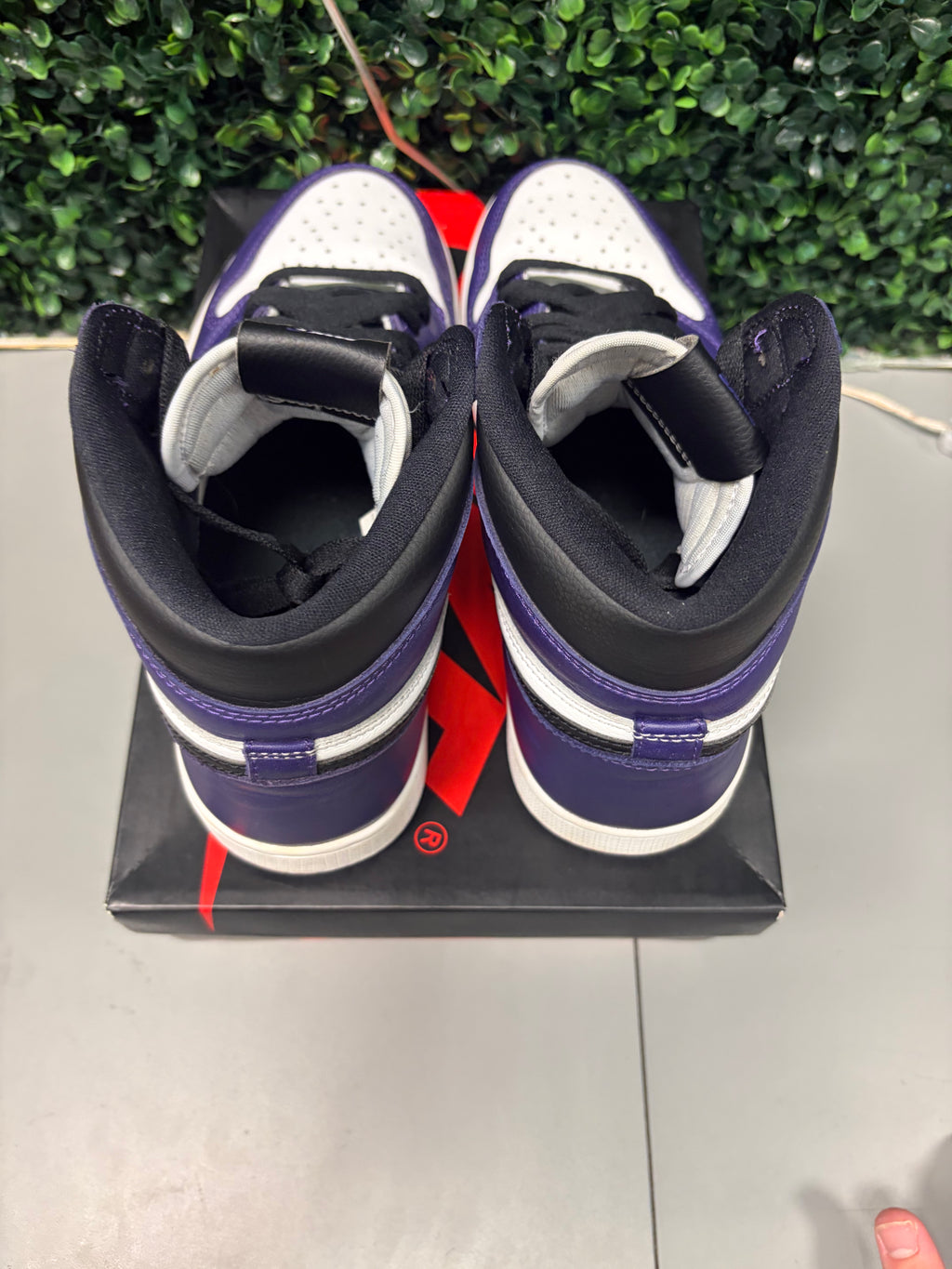 Jordan 1 Retro High "Court Purple White" Size 9.5 Preowned