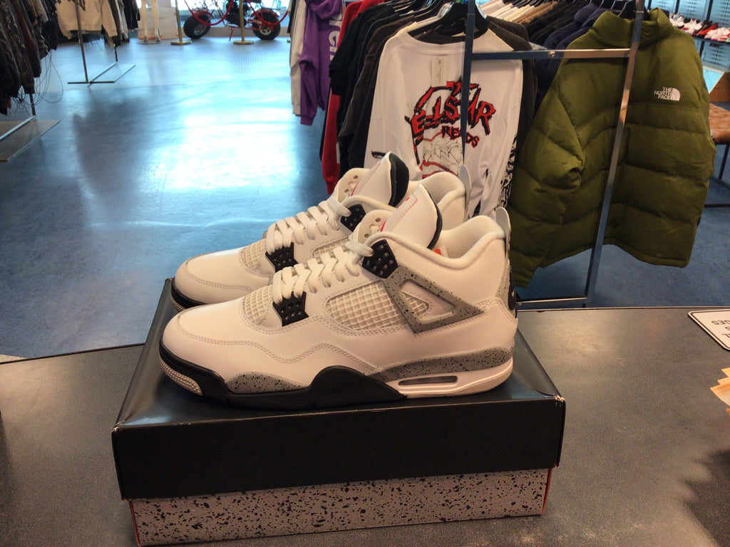 Jordan 4 Retro “White Cement” (2025) Preowned (VNDS) size 11M