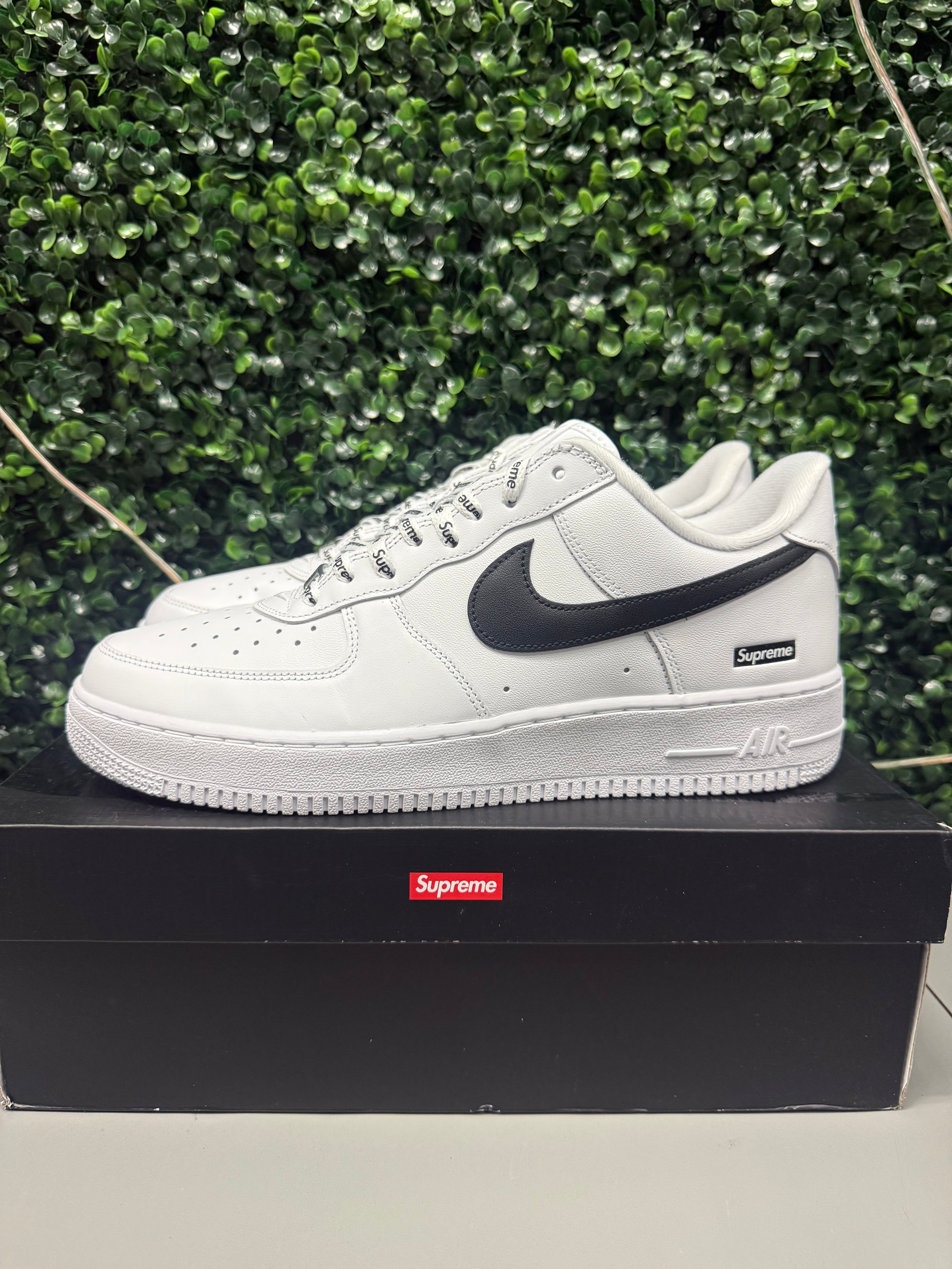 Nike Air Force 1 Low X Supreme "White Black" Size 11 Preowned