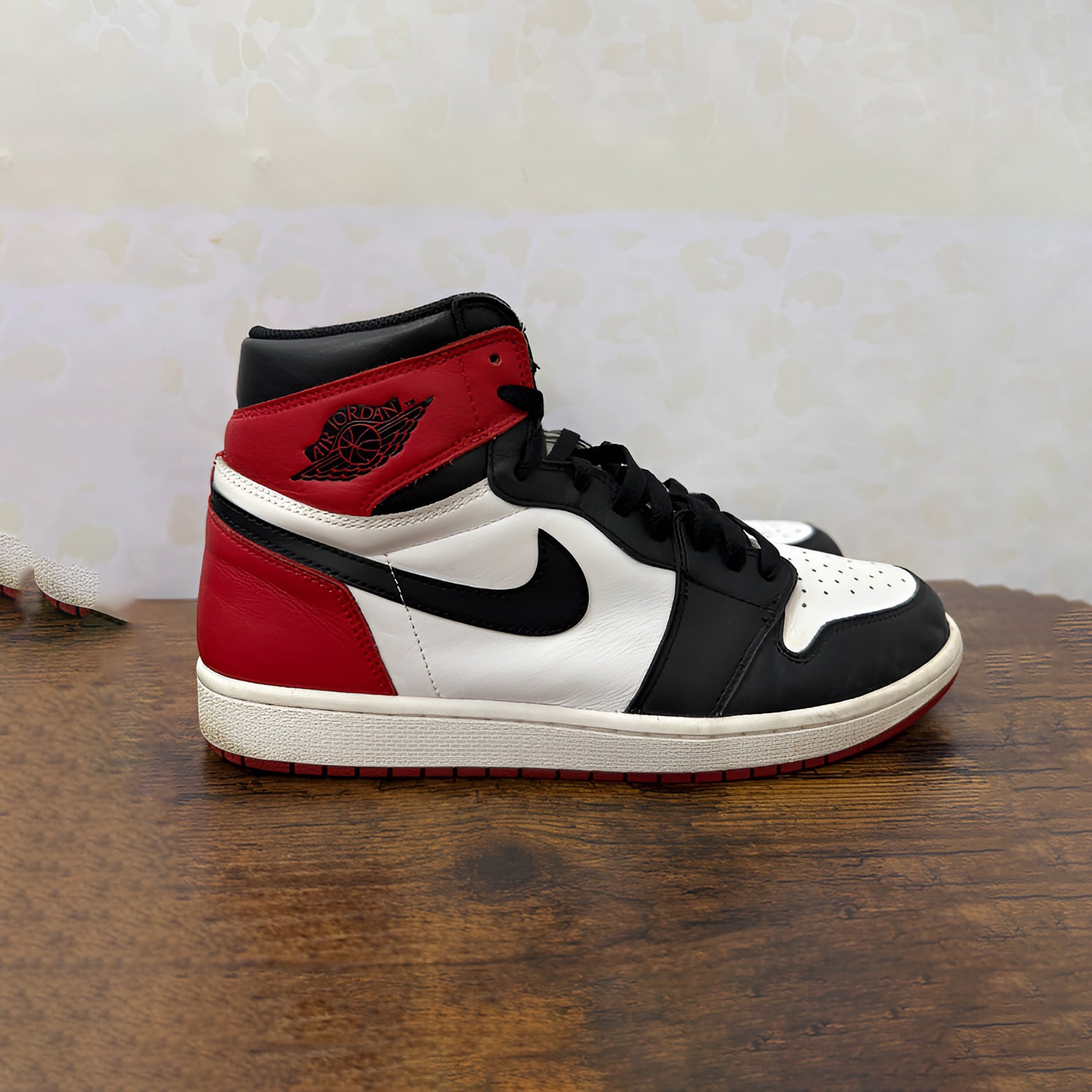 Jordan 1 “Black Toe” Size 11 Preowned