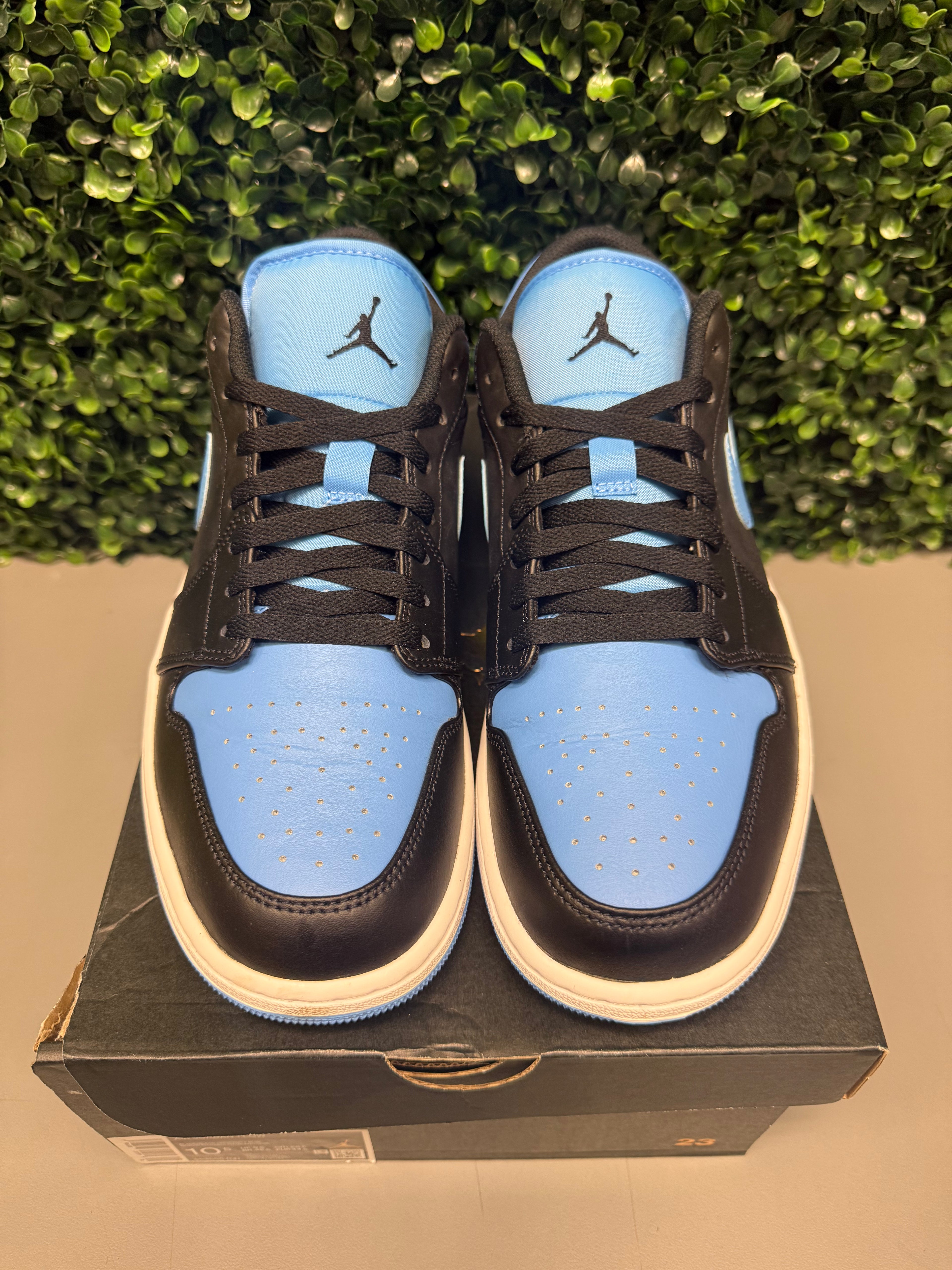 Jordan 1 Low "Black University Blue" Size 10.5 Preowned