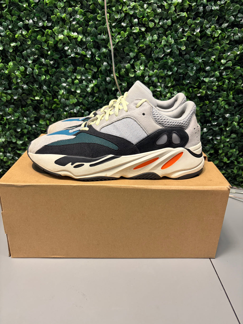 adidas Yeezy Boost 700 "Wave Runner" Size 11 Preowned