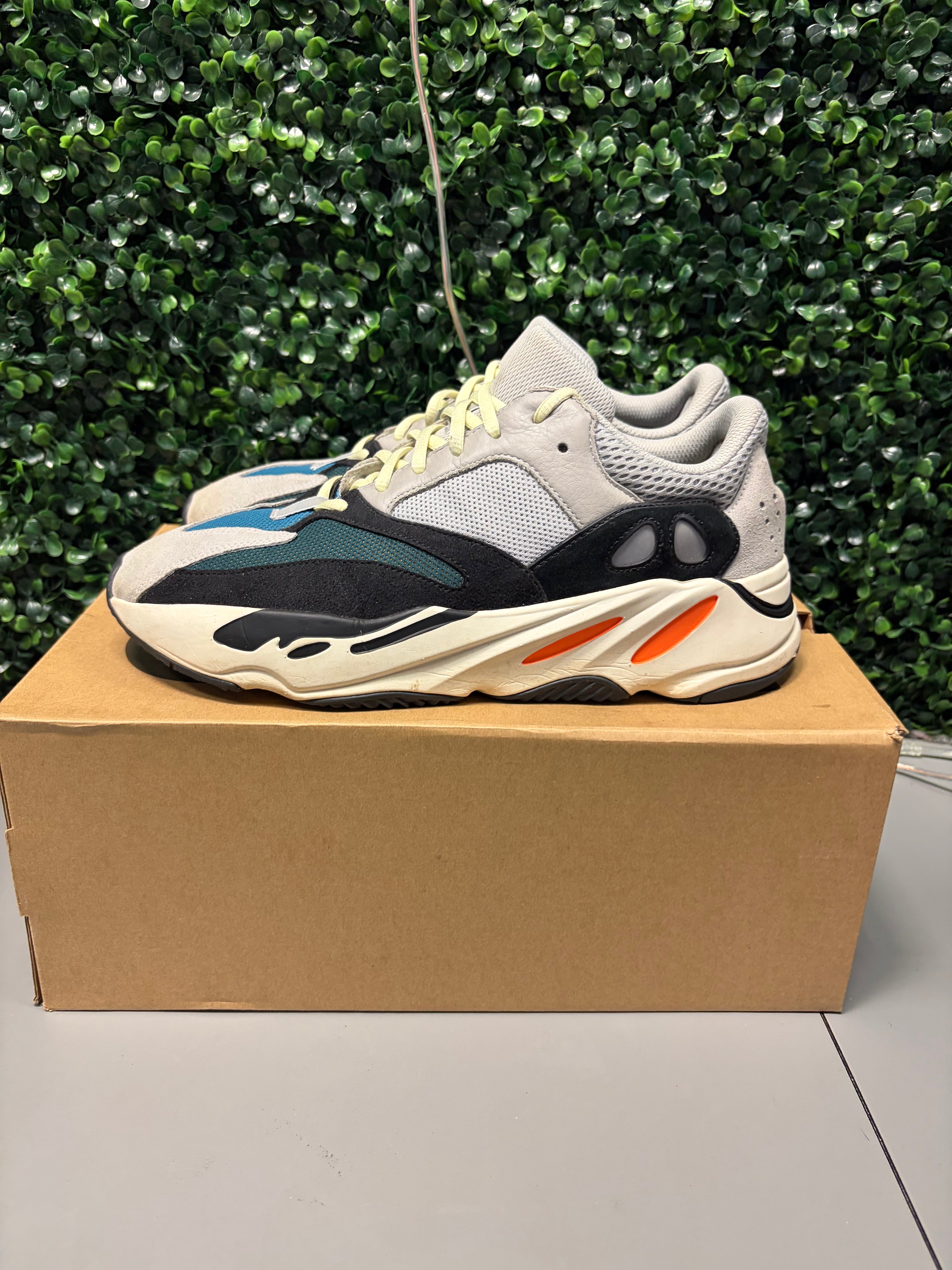 adidas Yeezy Boost 700 "Wave Runner" Size 11 Preowned
