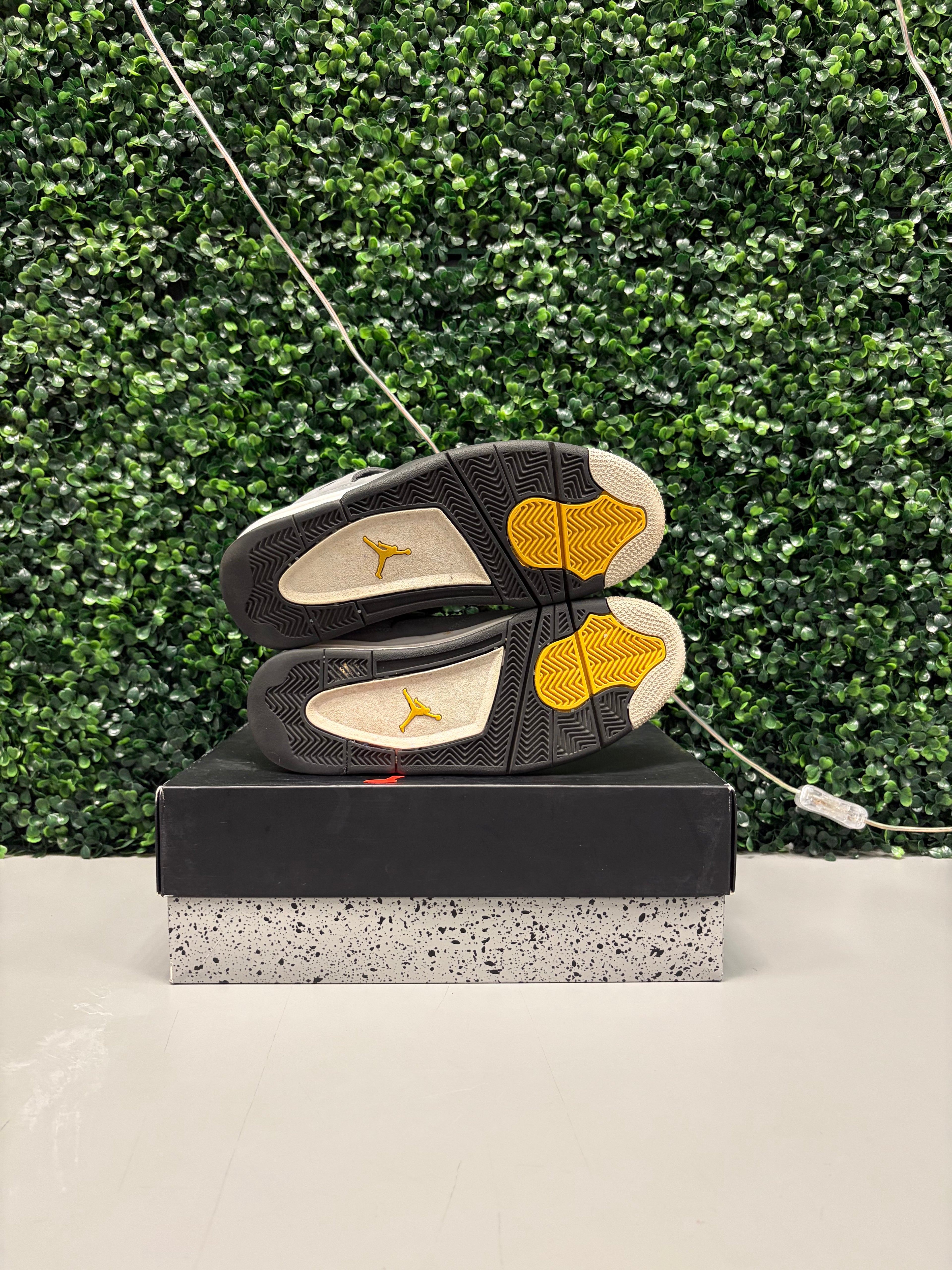 Jordan 4 Retro "Cool Grey" Size 9 Preowned