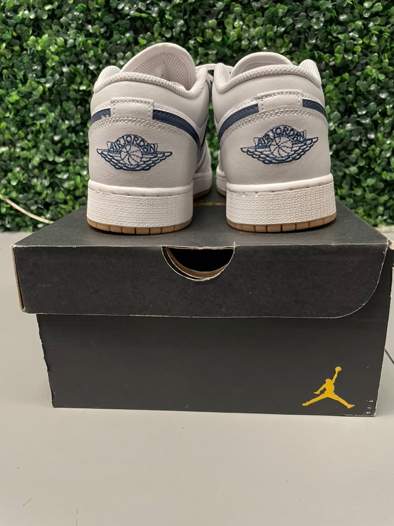 Jordan 1 Low "White Neutral Grey Gum Midnight Navy" (GS) Size 6.5Y Preowned