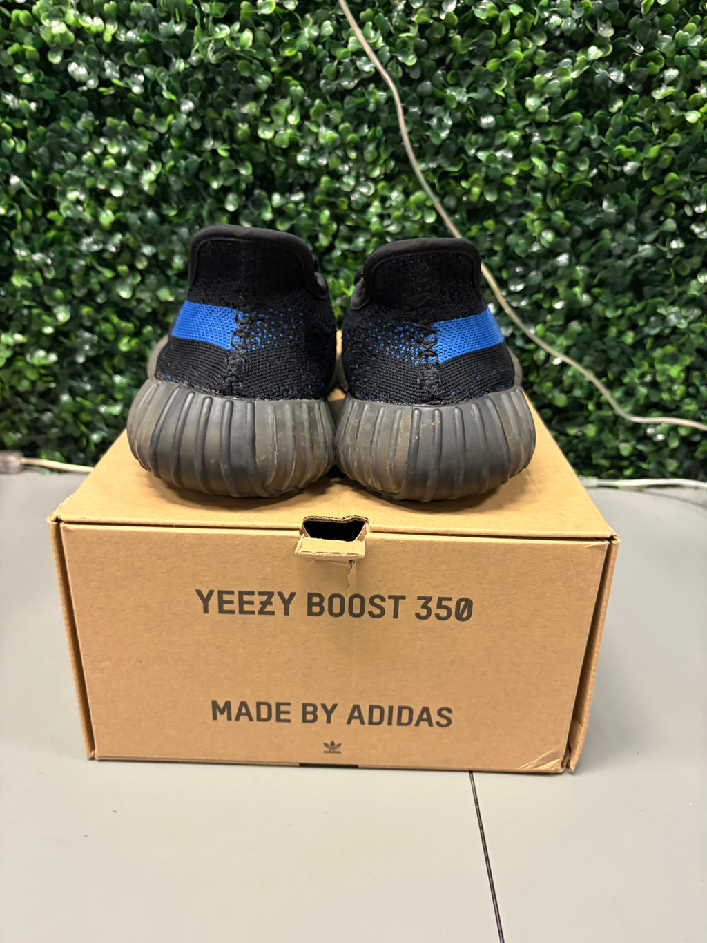 Yeezy Boost 350 V2 "Dazzling Blue" Size 10 Preowned
