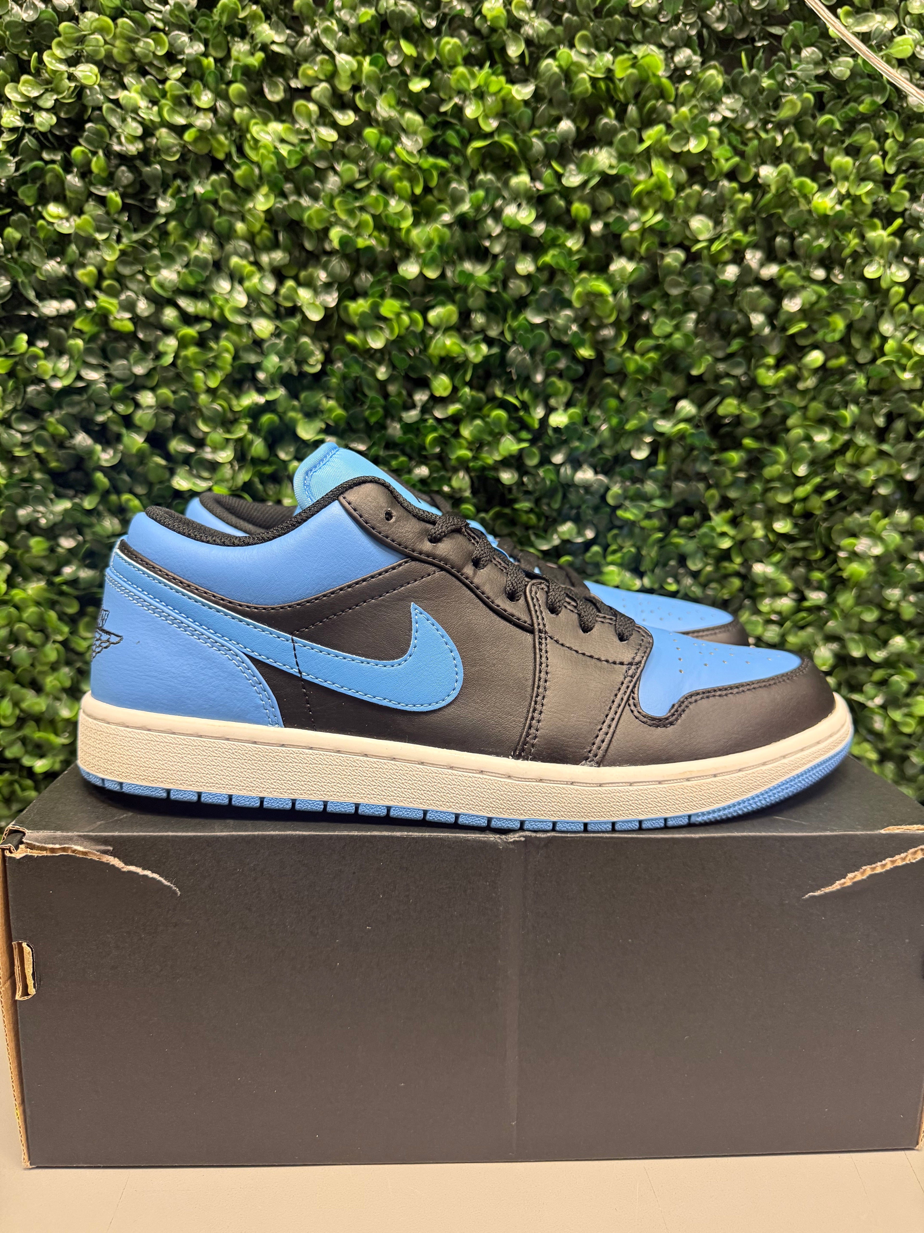 Jordan 1 Low "Black University Blue" Size 10.5 Preowned